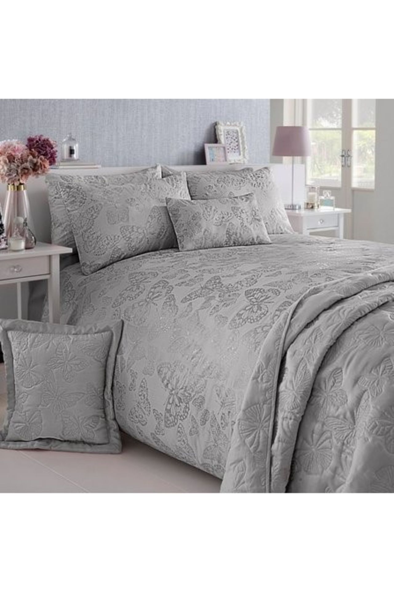 1 BAGGED METALLIC BUTTERFLY KING DUVET SET IN GREY / SIZE 230 X 220CM (PUBLIC VIEWING AVAILABLE)