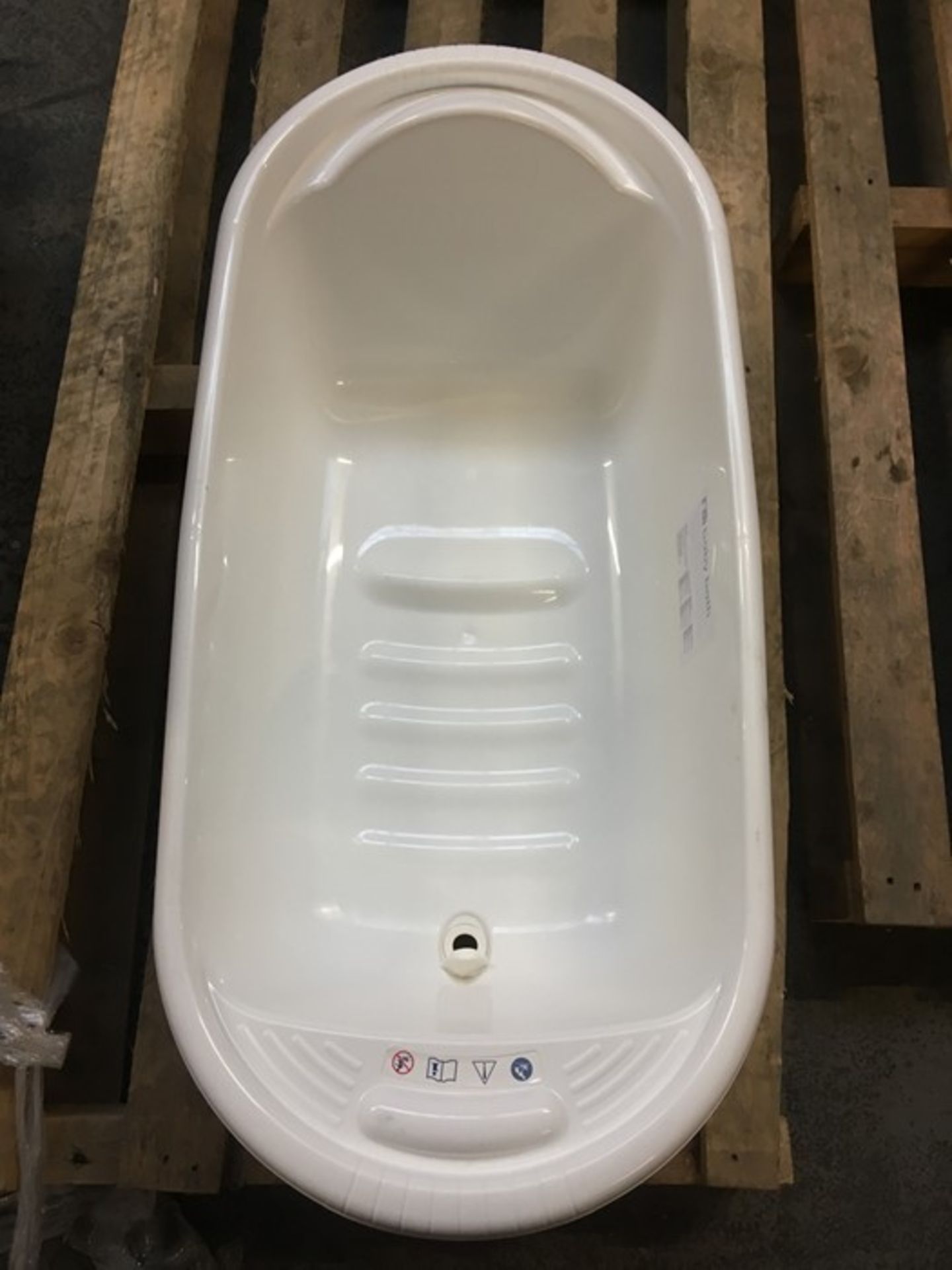 1 MOTHERCARE BABY BATH - IN WHITE (PUBLIC VIEWING AVAILABLE)