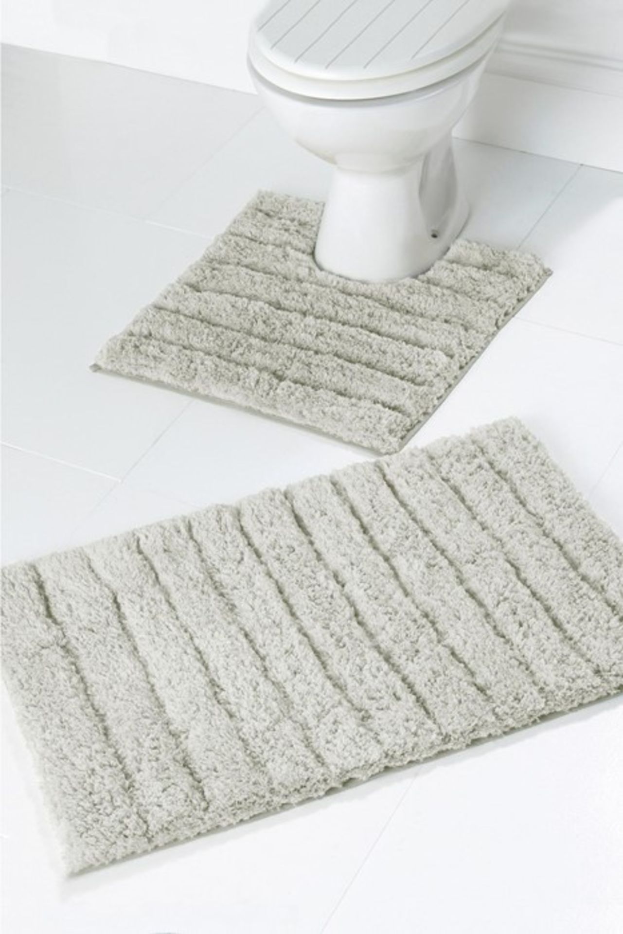 1 BAGGED SUPER SOFT BATH MAT SET IN CREAM (PUBLIC VIEWING AVAILABLE)