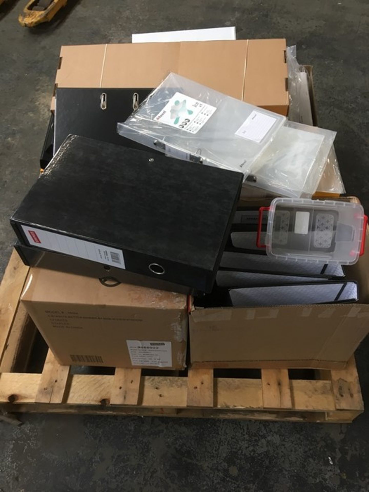 1 LOT TO CONTAIN ASSORTED OFFICE EQUIPMENT / INCLUDING OFFICE BINDERS, SUSPENSION FILES AND CABLE