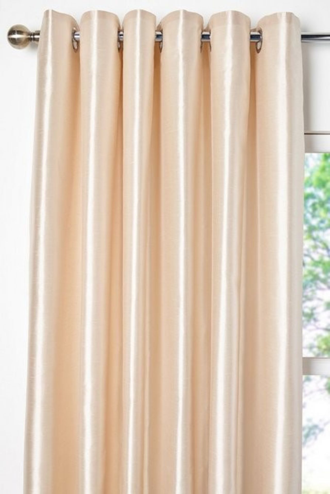 1 BAGGED PAIR OF FAUX SILK FULLY LINED READYMADE CURTAINS IN WHITE (PUBLIC VIEWING AVAILABLE)