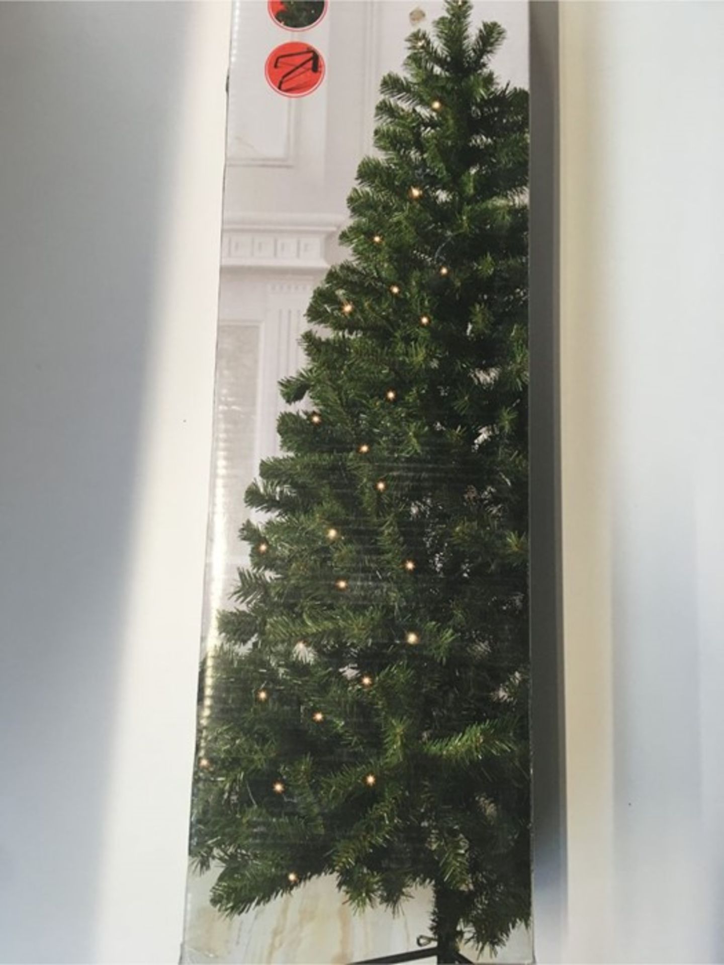 1 BOXED 6FT PRE LIT EVERGREEN CHRISTMAS TREE / RRP £89.95 (PUBLIC VIEWING AVAILABLE)