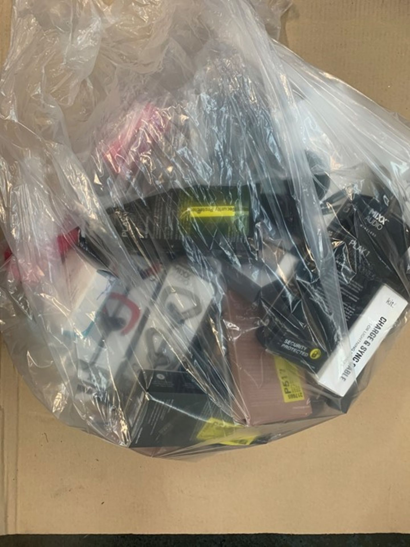 1 LOT TO CONTAIN 50 ASSORTED CHARGE CABLES AND EARPHONES / MODELS, CONDITIONS AND COLOURS VARY /