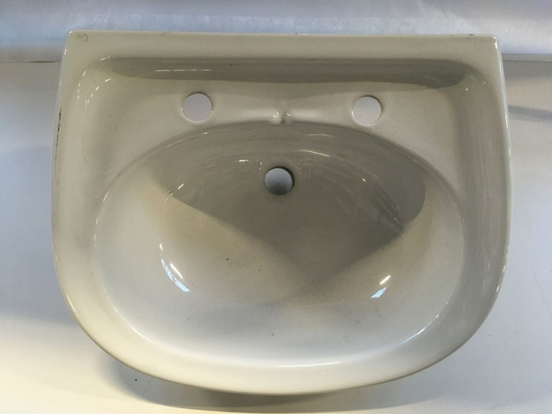 1 LARGE CERAMIC SINK BASIN IN WHITE (PUBLIC VIEWING AVAILABLE)