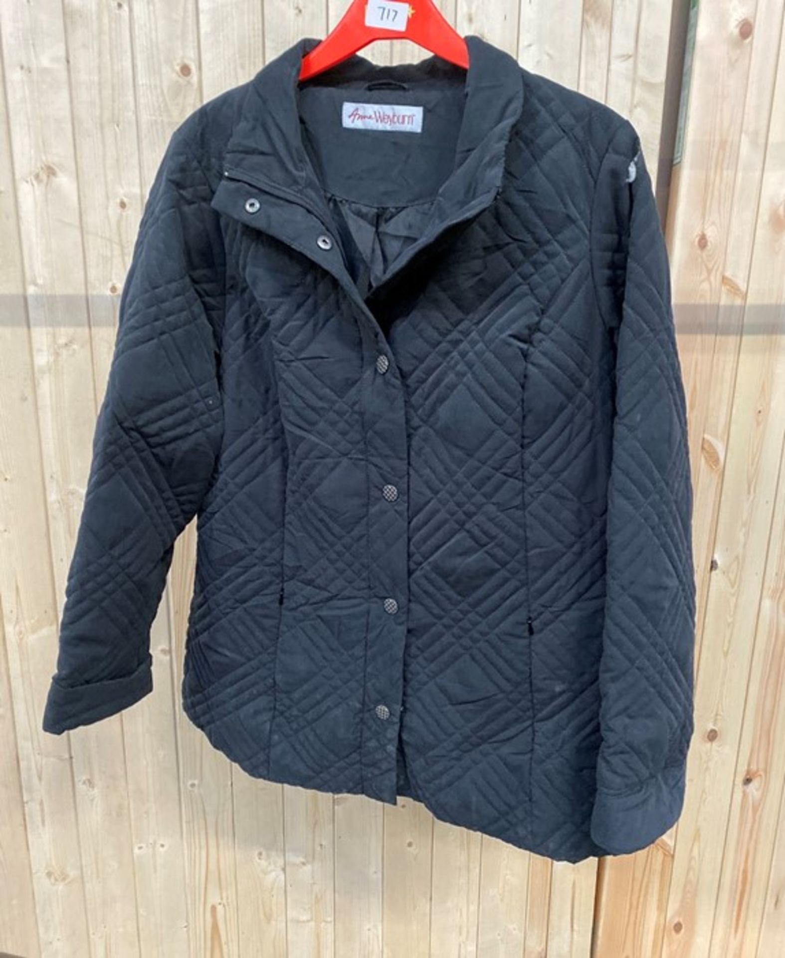 1 WOMEN'S ANNE WEYBURN QUILTED JACKET IN BLACK / SIZE: 20 / RRP £68.00 **SMALL TEAR ON LEFT