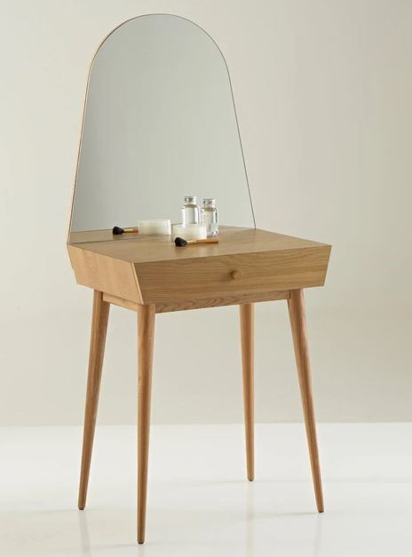 1 GRADE B BOXED DESIGNER CLAIROY 1 DRAWER SCANDI STYLE DRESSING TABLE IN OAK/ RRP £165.00 (PUBLIC