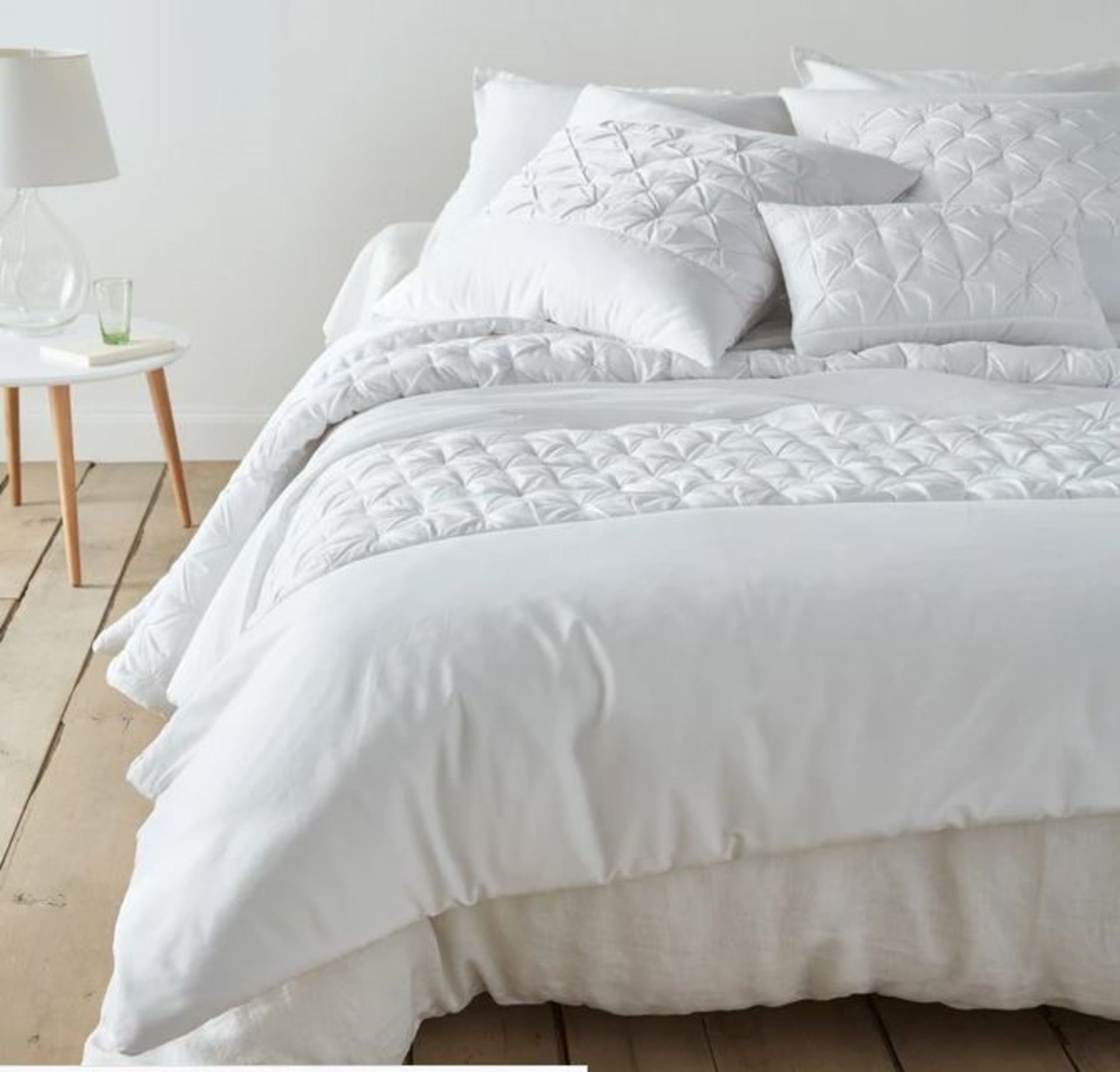 1 BAGGED GRADE A KHIN COTTON SATIN QUILTED BEDSPREAD IN WHITE / SIZE; 180 X 230CM / RRP £125.00 (