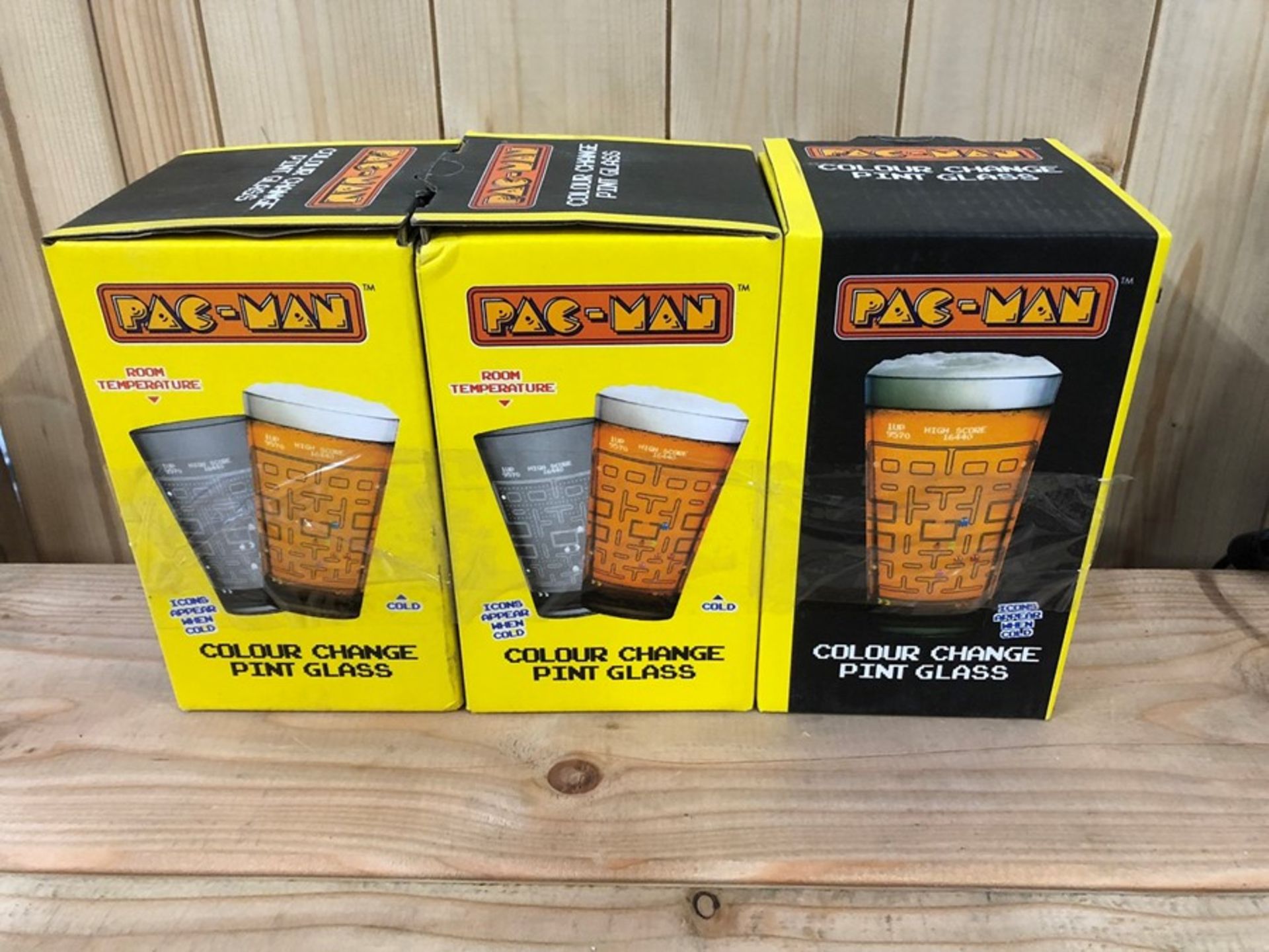 1 LOT TO CONTAIN 3 PAC-MAN COLOUR CHANGE PINT GLASSES / RRP £36.00 (PUBLIC VIEWING AVAILABLE)