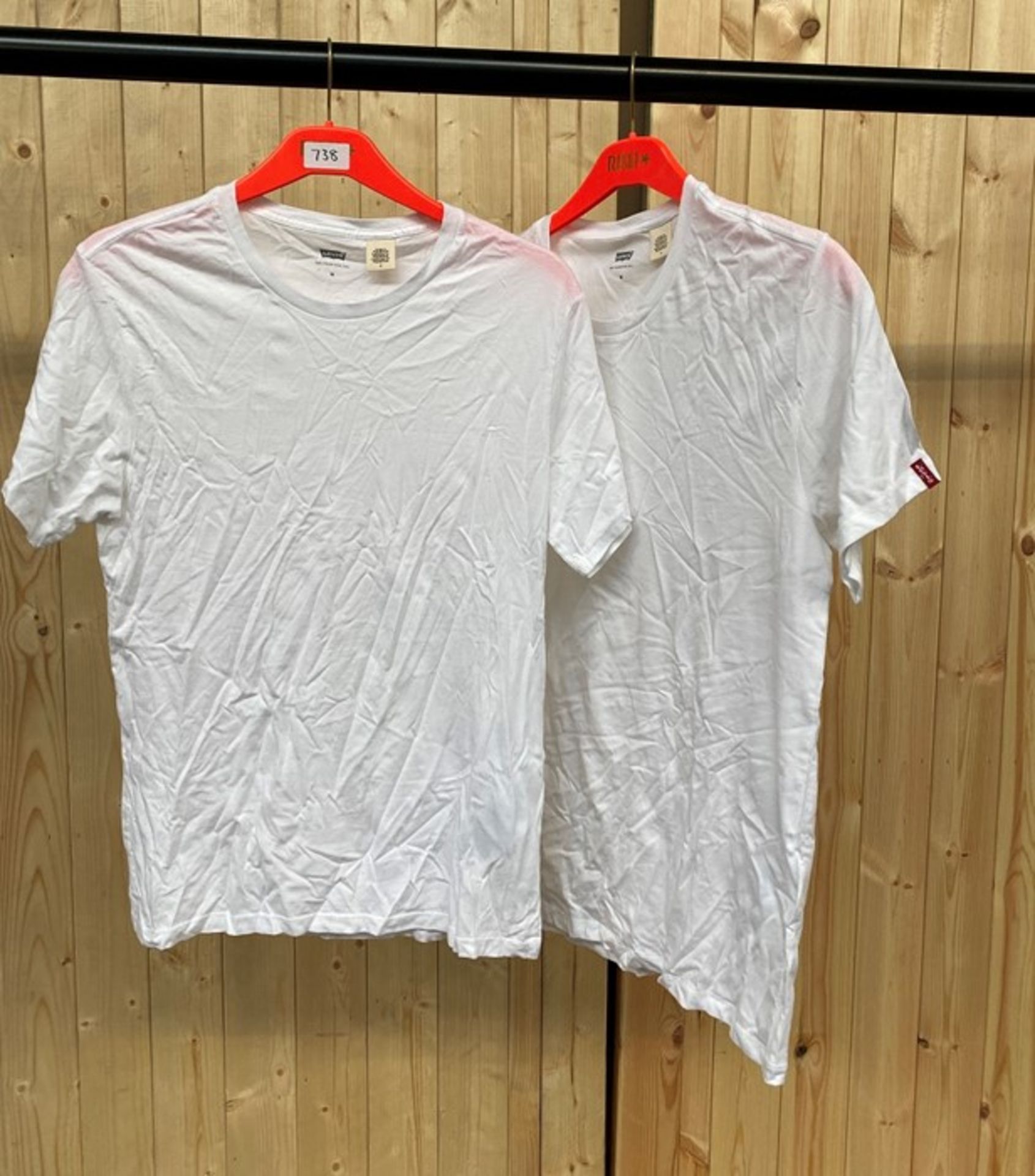 1 LOT TO CONTAIN 2 LEVI SHORT SLEEVED T SHIRTS / SIZE: M / RRP £34.00 (PUBLIC VIEWING AVAILABLE)
