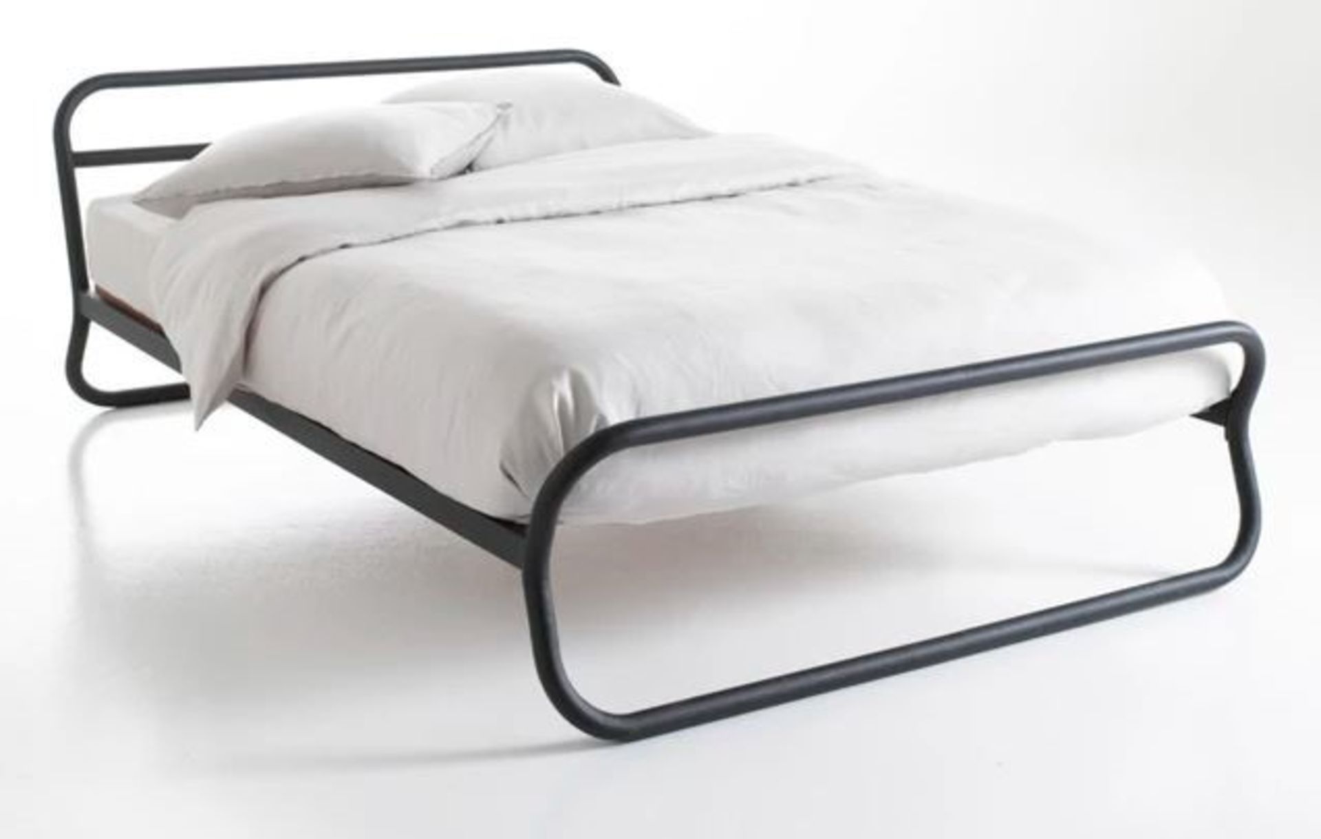 1 GRADE A BOXED DESIGNER JANIK TUBULAR FRAME BED IN MATTE BLACK / SIZE: 224 X 146.5 X 74.5 CM /