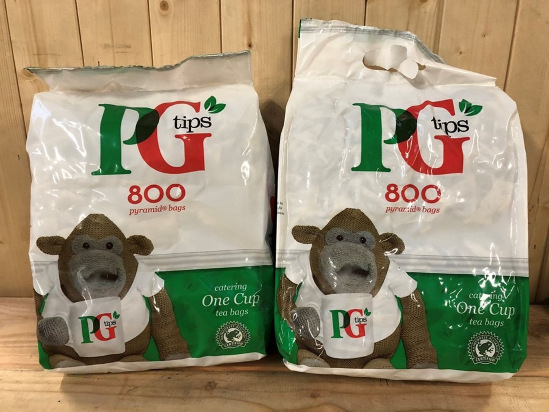 1 LOT TO CONTAIN 2 BAGS OF PG TIPS TEA 800 PYRAMID BAGS / TOTAL OF 1600 TEA BAGS / BEST BEFORE 10/