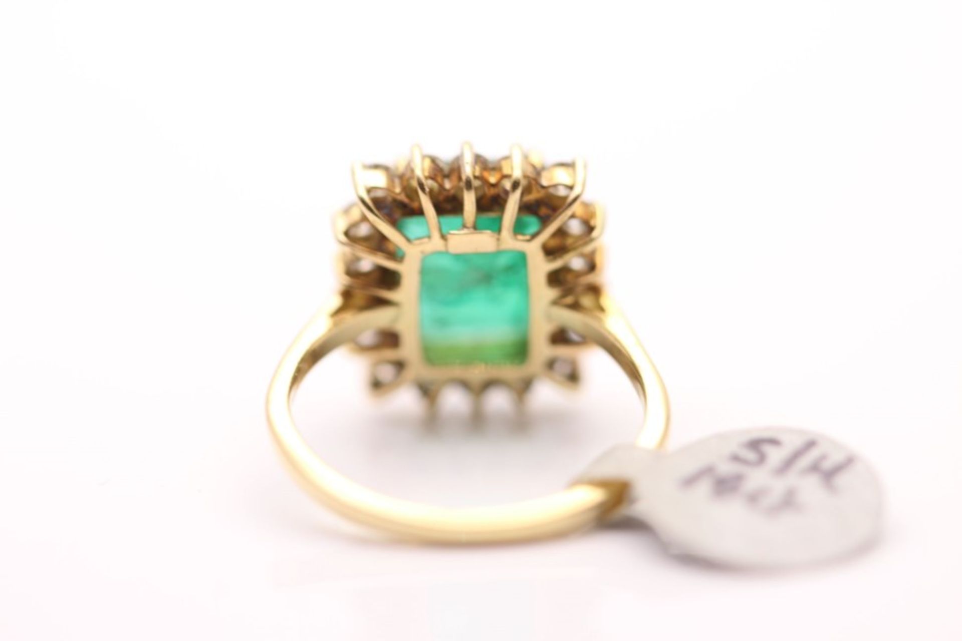 18CT YELLOW GOLD LADIES DIAMOND AND EMERALD RING - Image 4 of 5