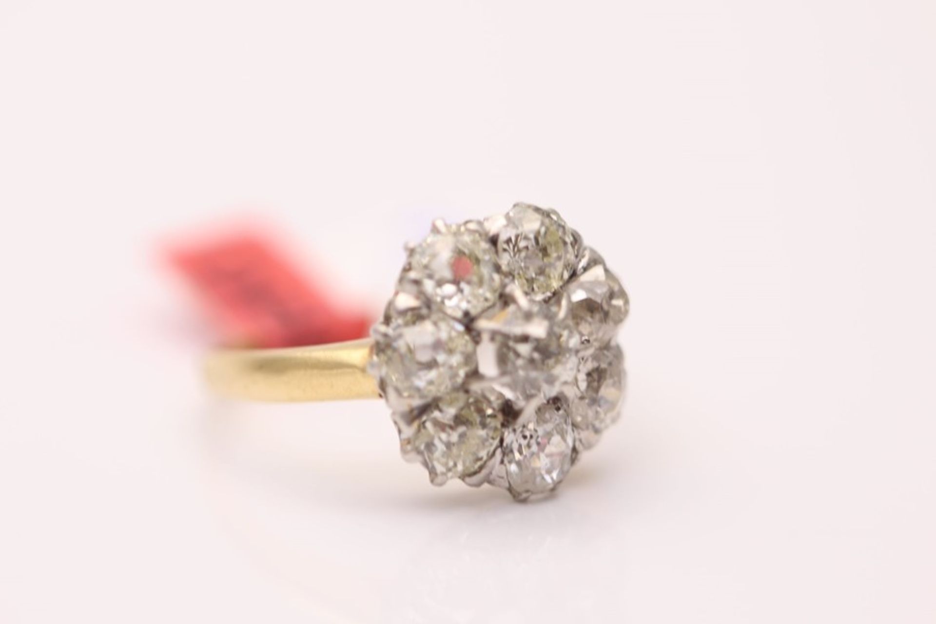 18CT YELLOW GOLD DIAMOND CLUSTER RING - Image 2 of 4
