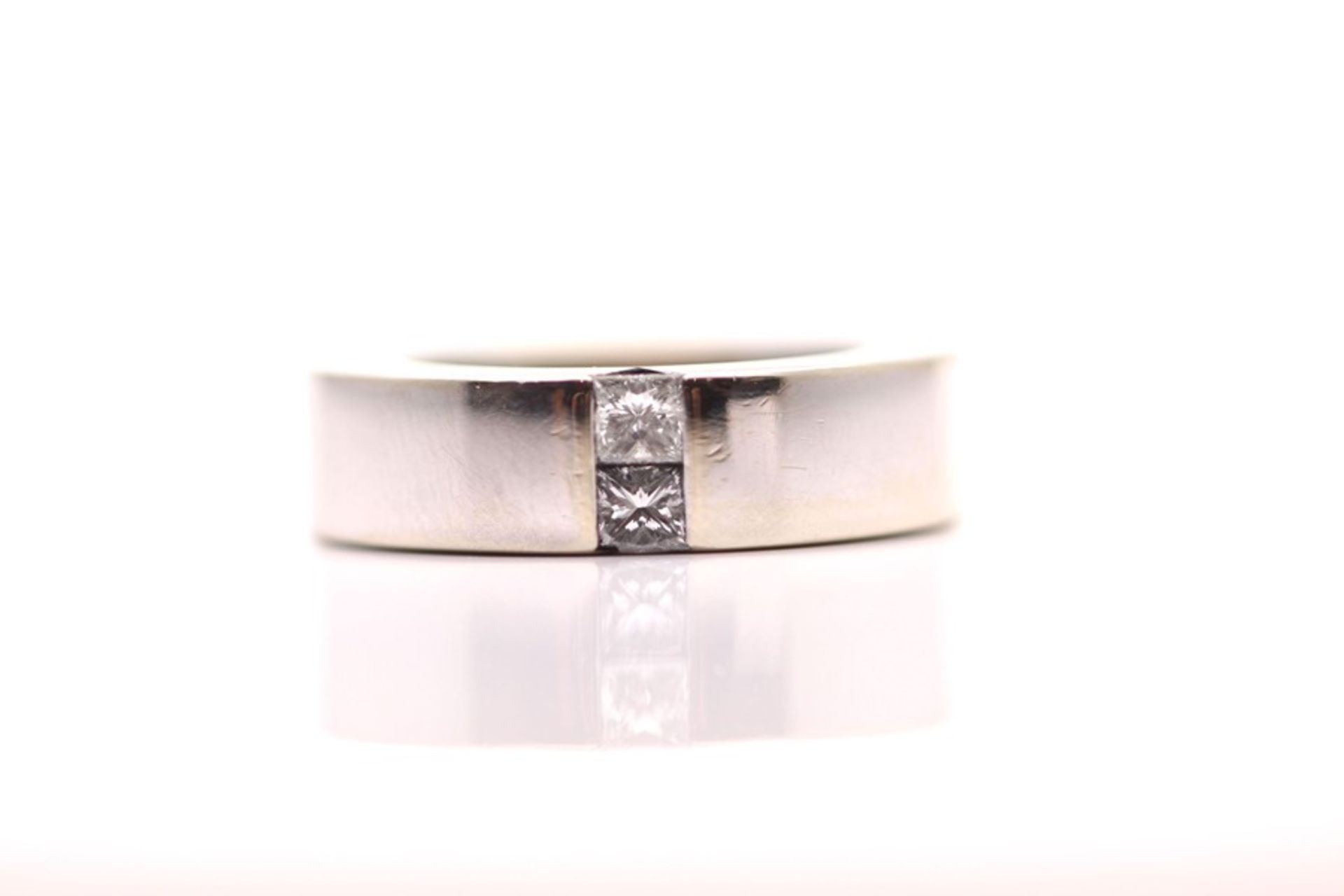 18CT WHITE GOLD HEAVY SET GUCCI RING