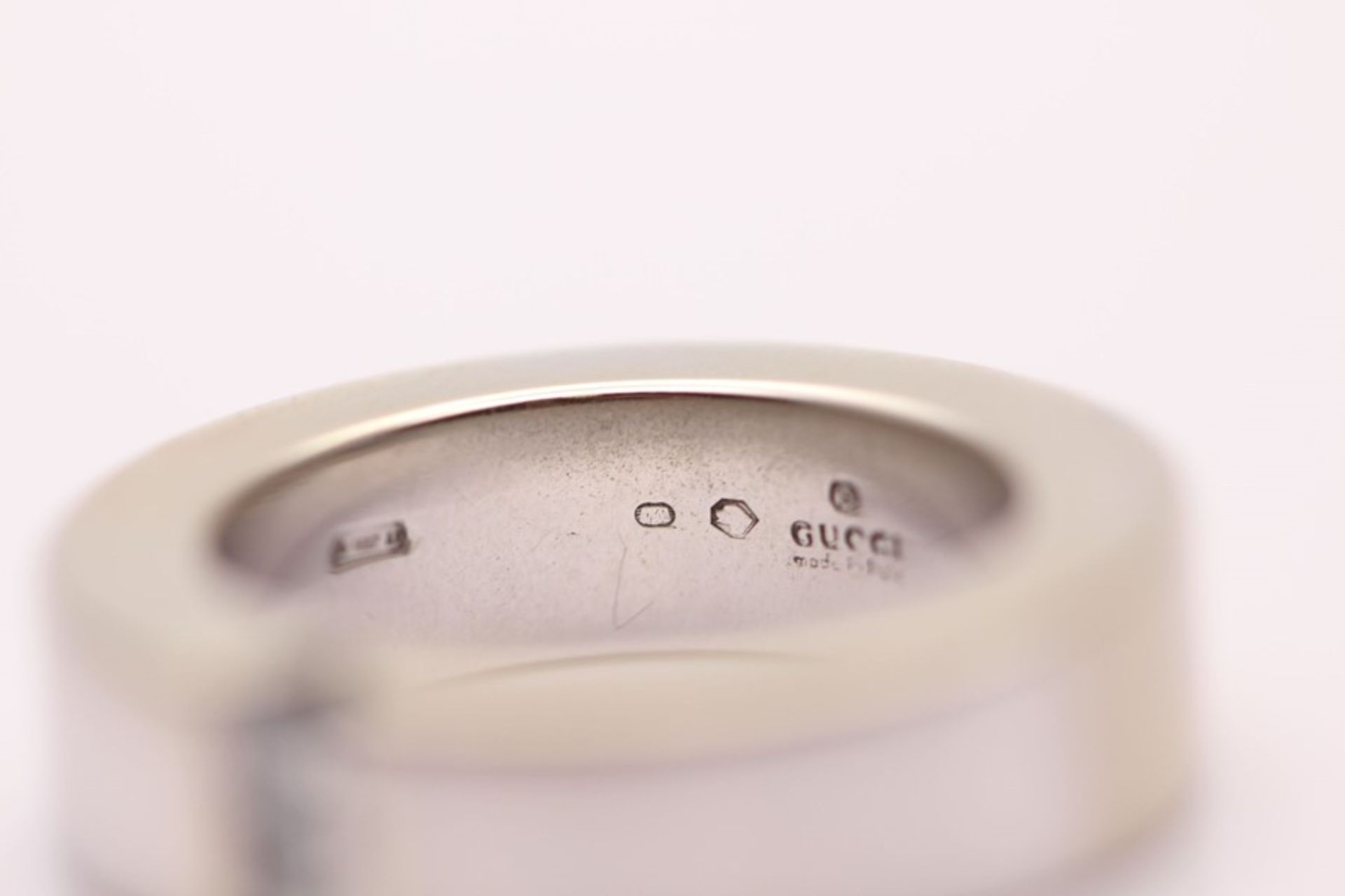 18CT WHITE GOLD HEAVY SET GUCCI RING - Image 3 of 5