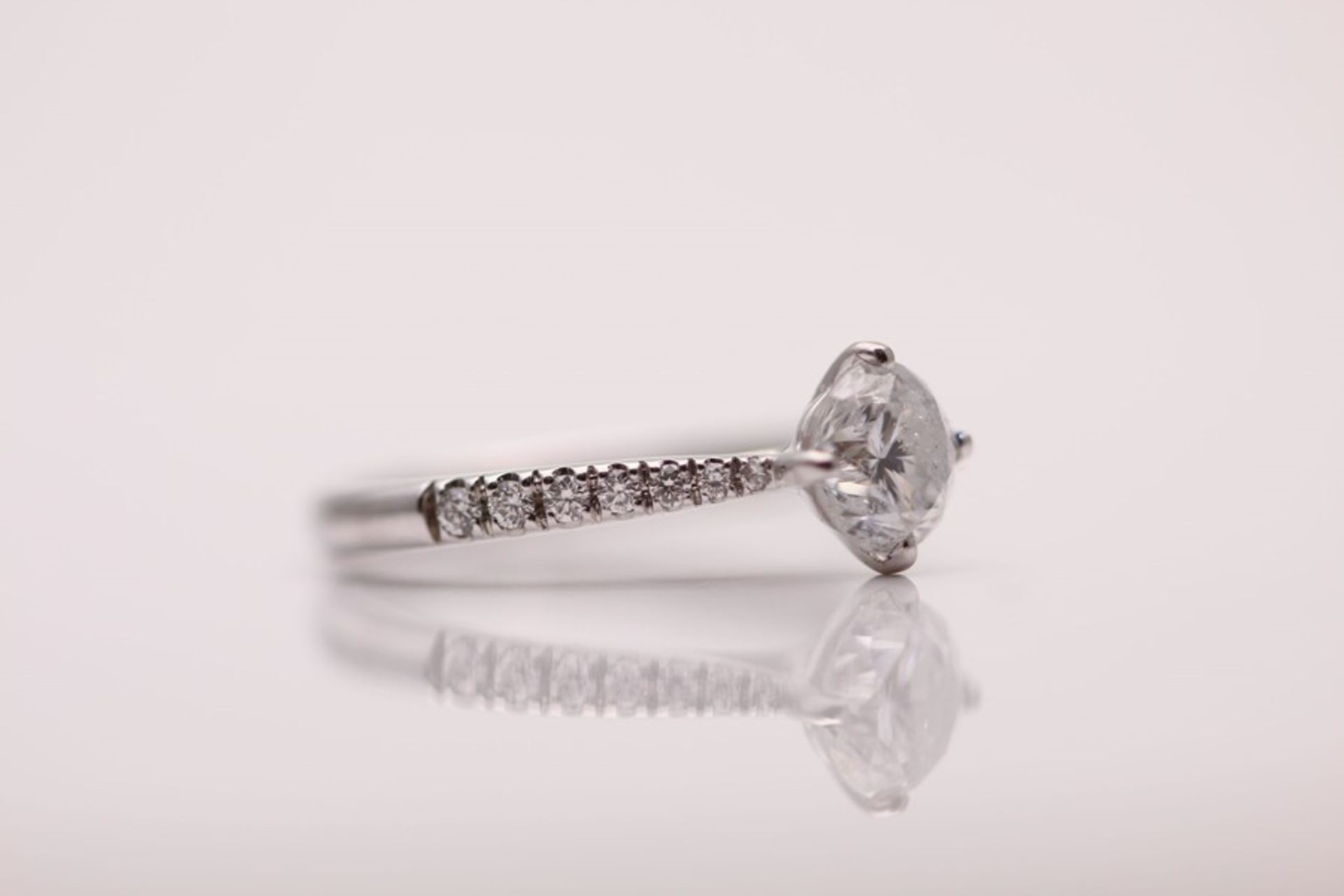 18CT WHITE GOLD LADIES DIAMOND RING SET WITH DIAMOND ON THE SHANK - Image 2 of 4