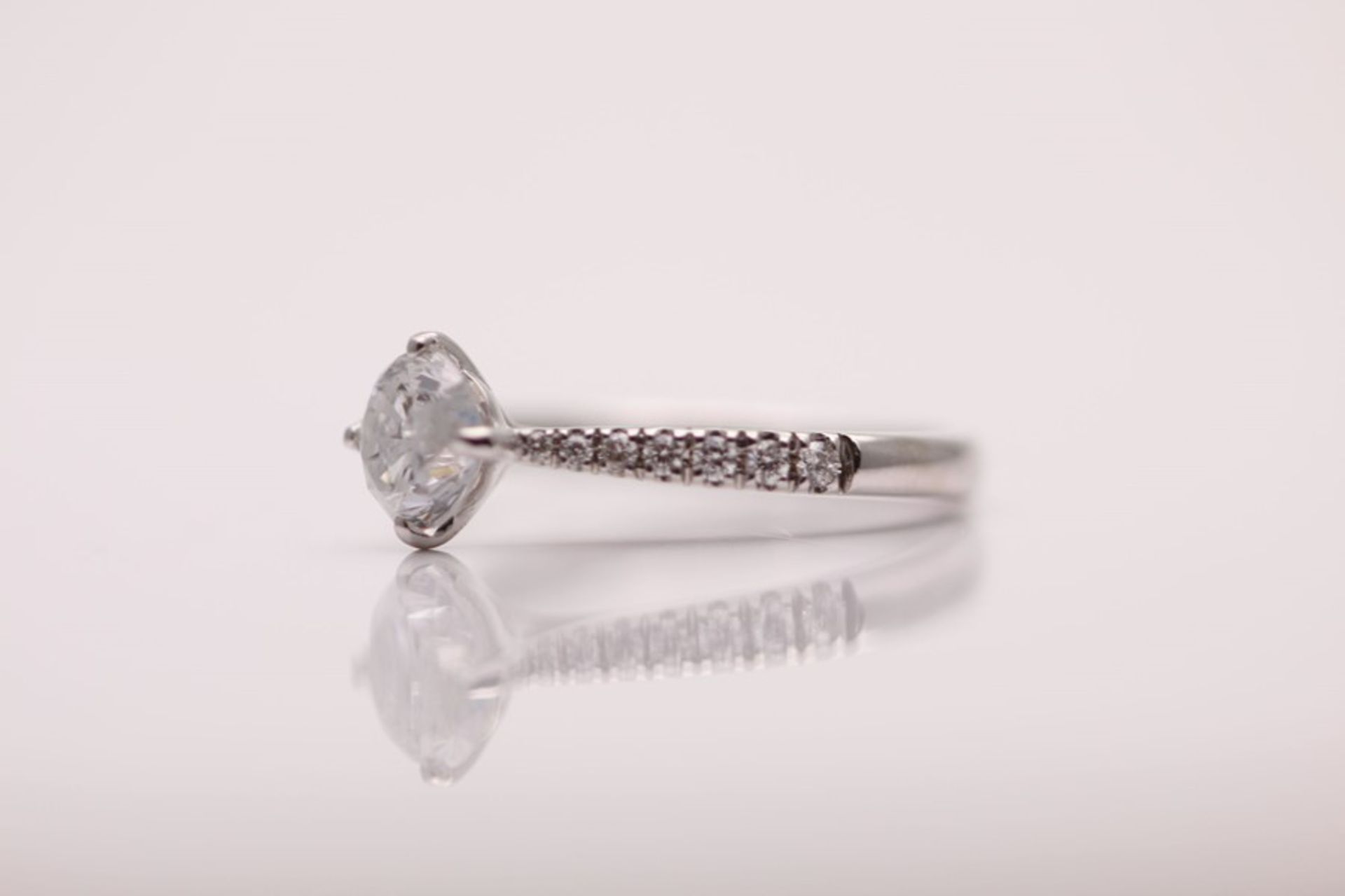 18CT WHITE GOLD LADIES DIAMOND RING SET WITH DIAMOND ON THE SHANK - Image 3 of 4