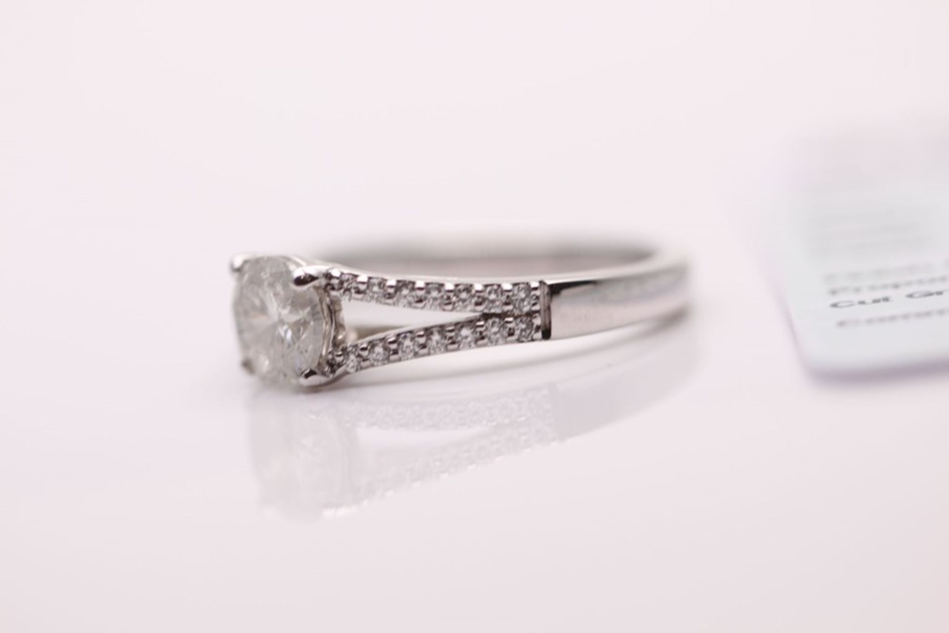18CT WHITE GOLD LADIES DIAMOND SOLITAIRE RING - Image 3 of 4