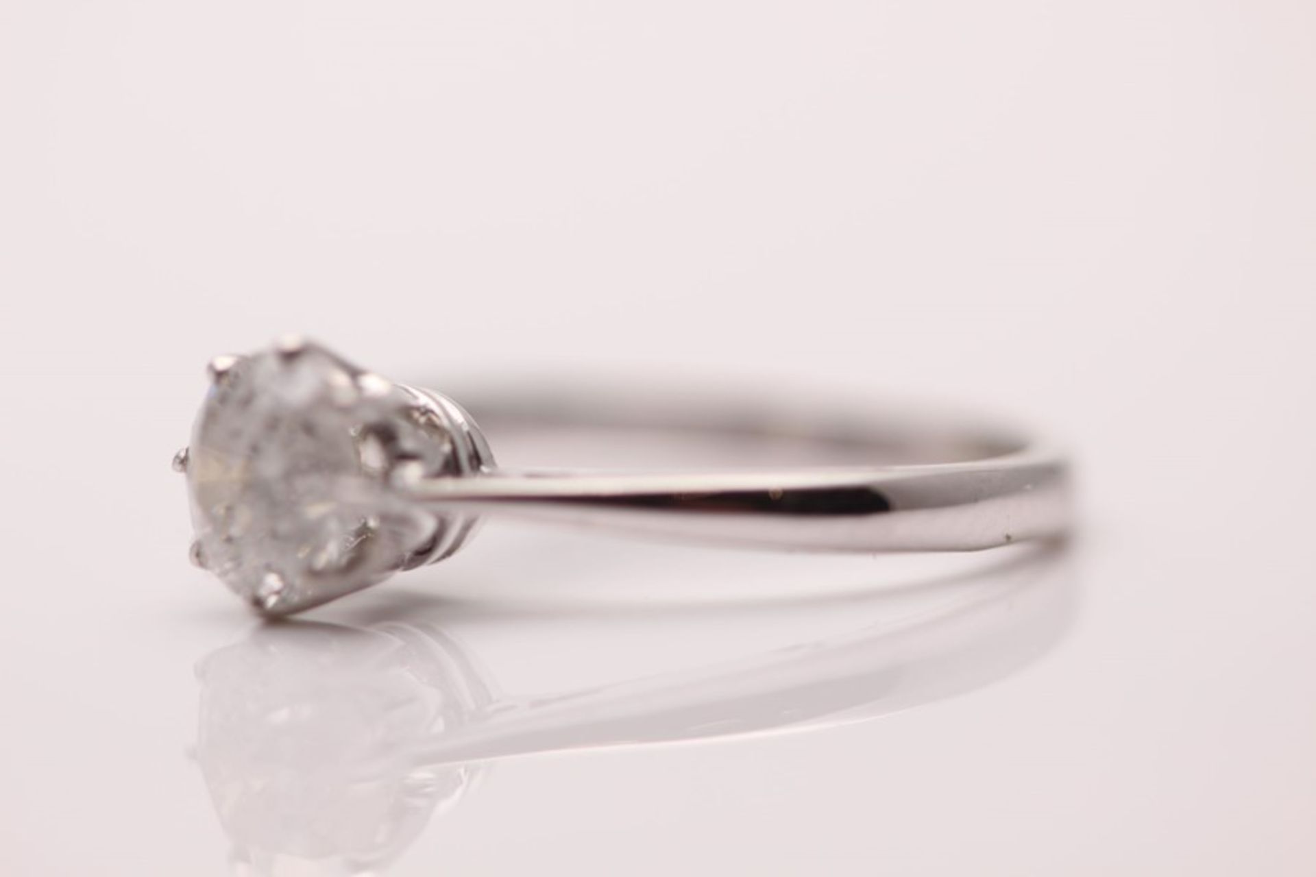 18CT WHITE GOLD LADIES DIAMOND SOLITAIRE RING - Image 3 of 4