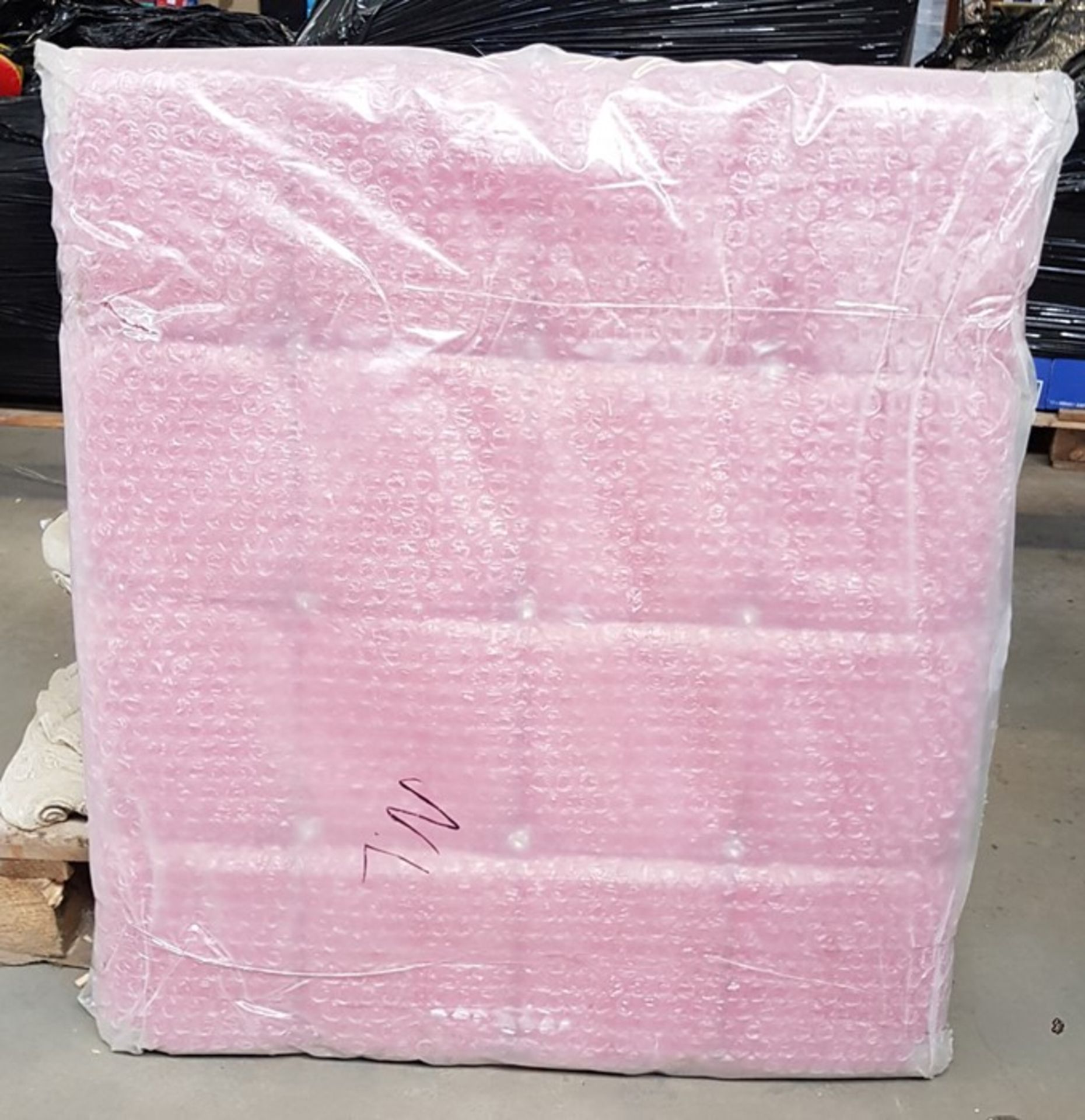 1 BAGGED 90CM SINGLE HEADBOARD IN PINK / RRP £35.99 (PUBLIC VIEWING AVAILABLE)