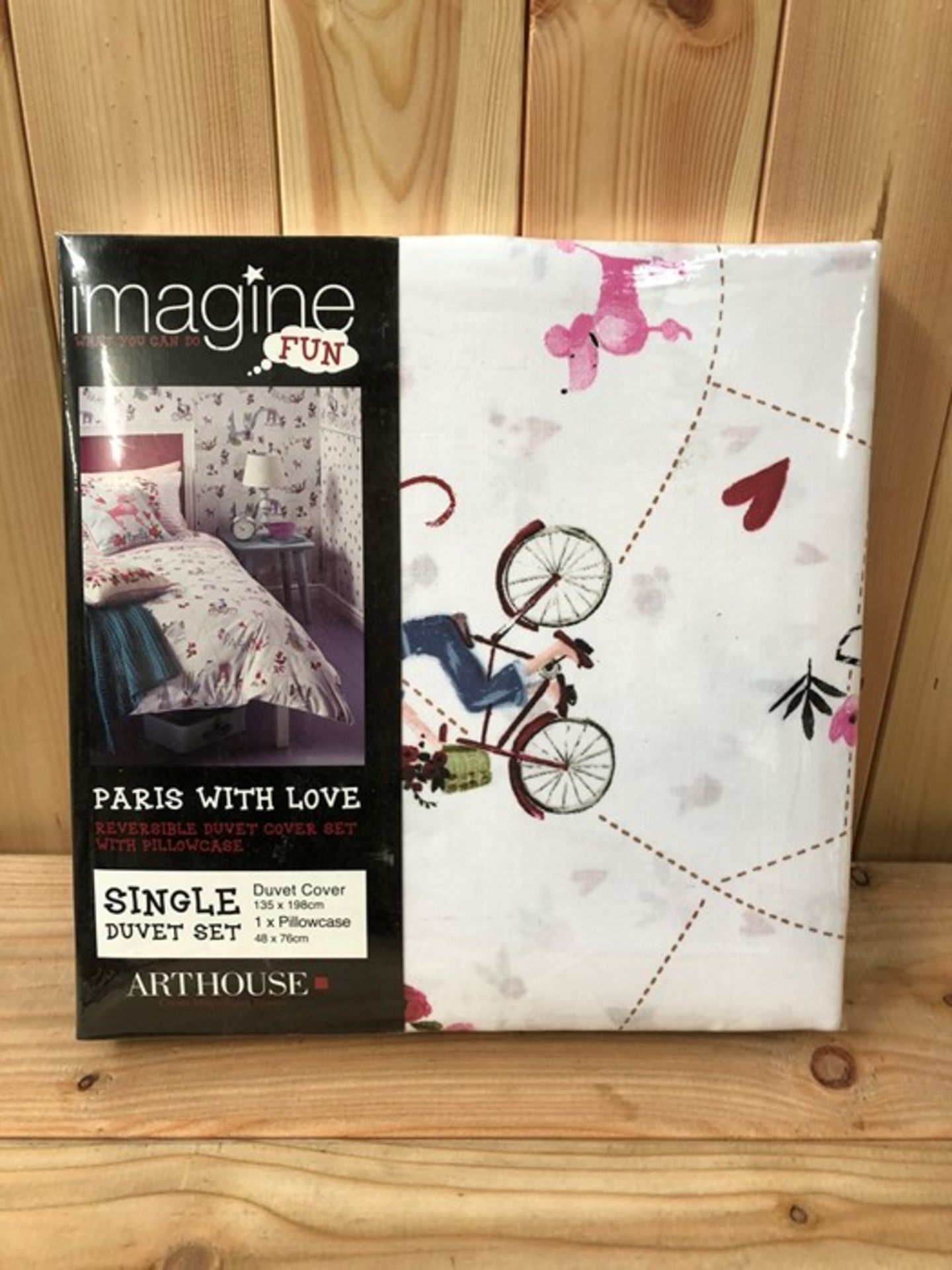 1 BAGGED PARIS WITH LOVE SINGLE DUVET SET / SIZE: 135 X 198CM (PUBLIC VIEWING AVAILABLE)