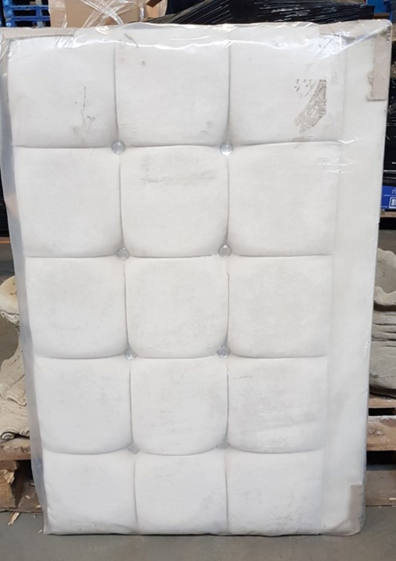 1 BAGGED 90CM SINGLE HEADBOARD IN WHITE / NEEDS A CLEAN / RRP £84.99 (PUBLIC VIEWING AVAILABLE)