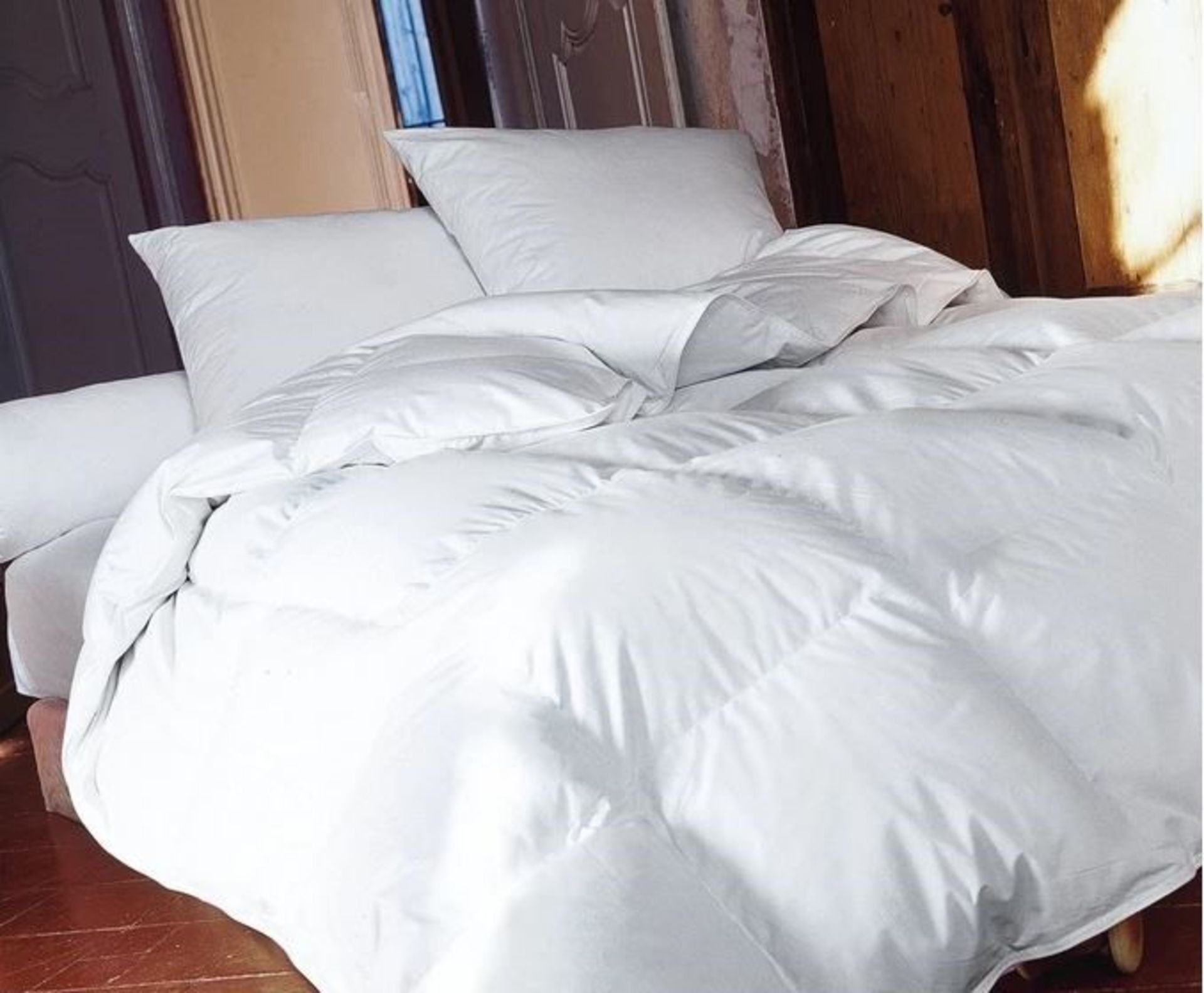 1 BAGGED GRADE A, REVERIE PRESTIGE SPECIAL QUALITY MID-SEASON DUVET IN WHITE / SIZE: SUPERKING 260 X