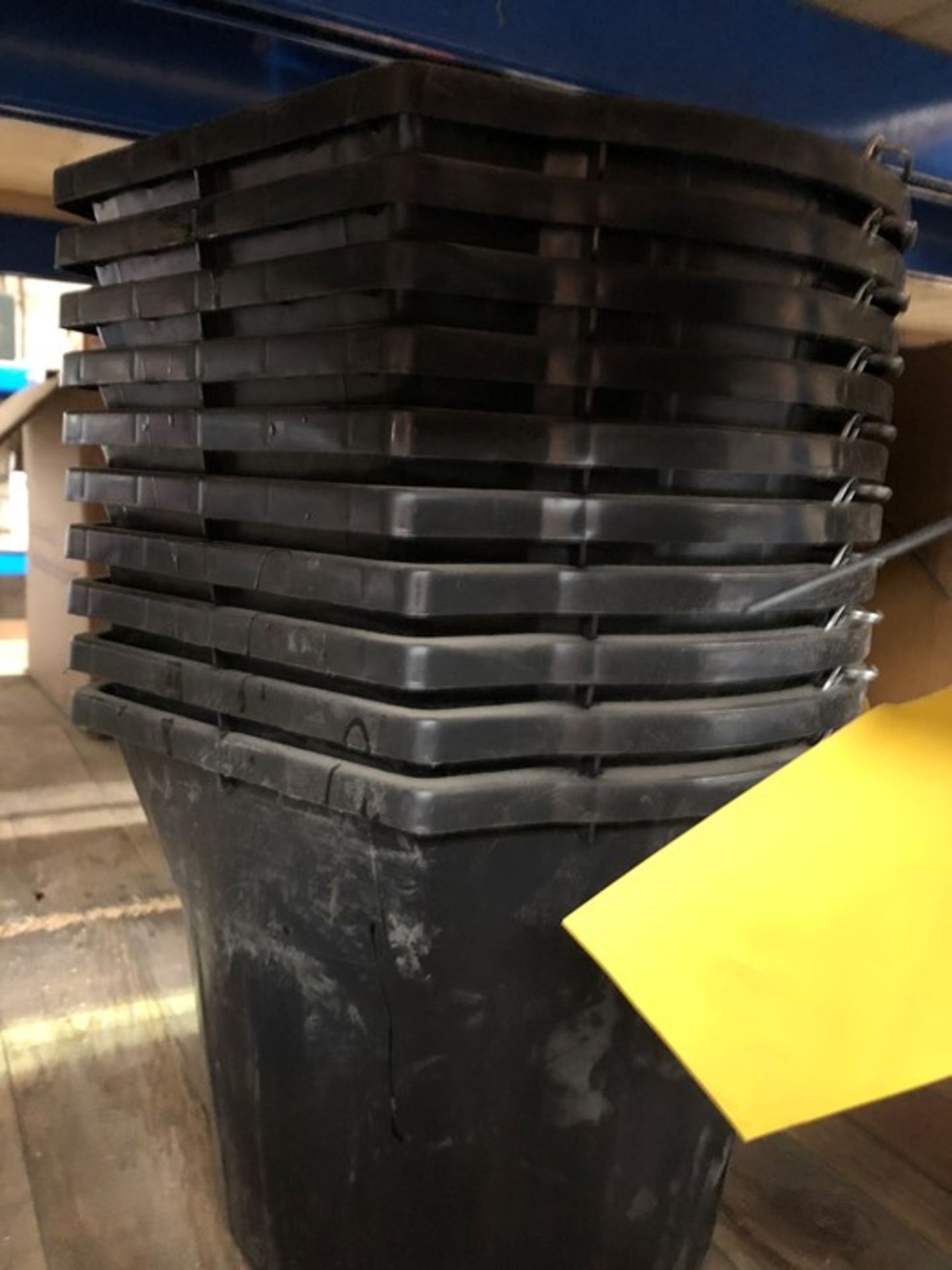 1 LOT TO CONTAIN 10 CONSTRUCTION BUCKETS IN BLACK (PUBLIC VIEWING AVAILABLE)