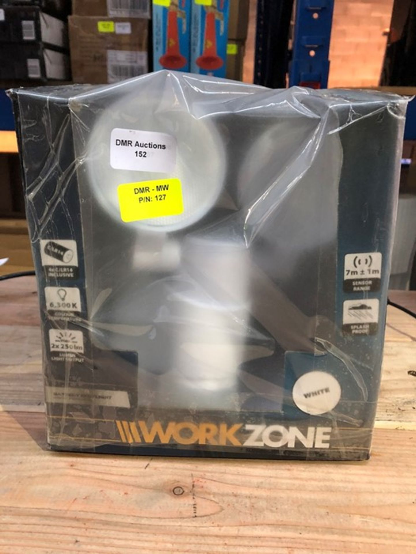 1 BOXED WORKZONE BATTERY SPOTLIGHT / RRP £34.99 (PUBLIC VIEWING AVAILABLE)