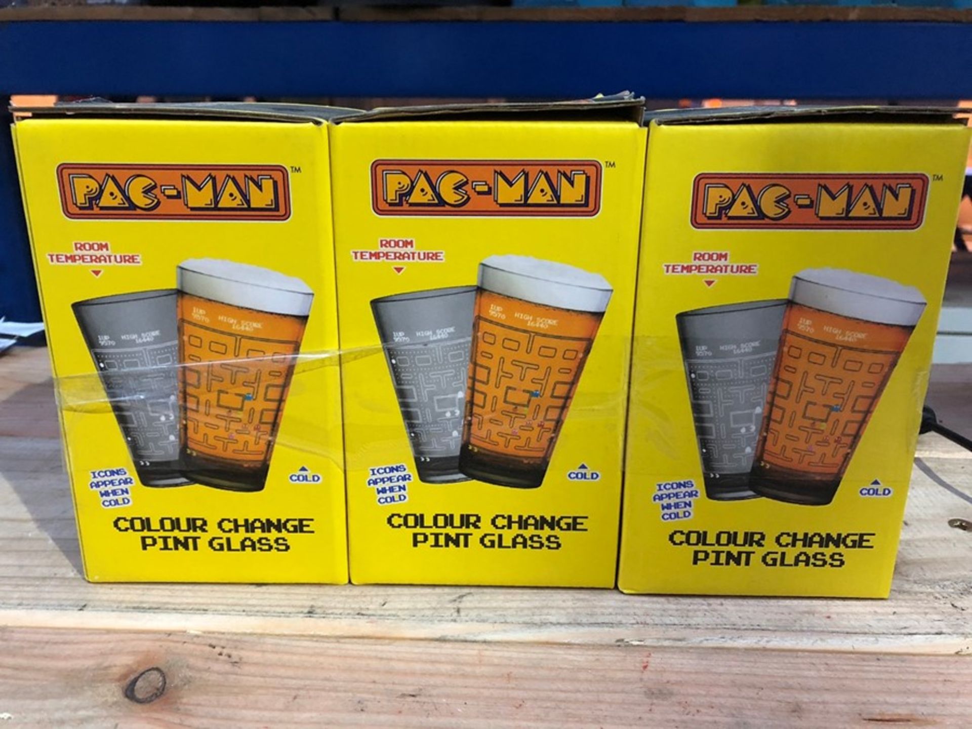 1 LOT TO CONTAIN 3 PAC-MAN COLOUR CHANGE PINT GLASSES / RRP £36.00 (PUBLIC VIEWING AVAILABLE)