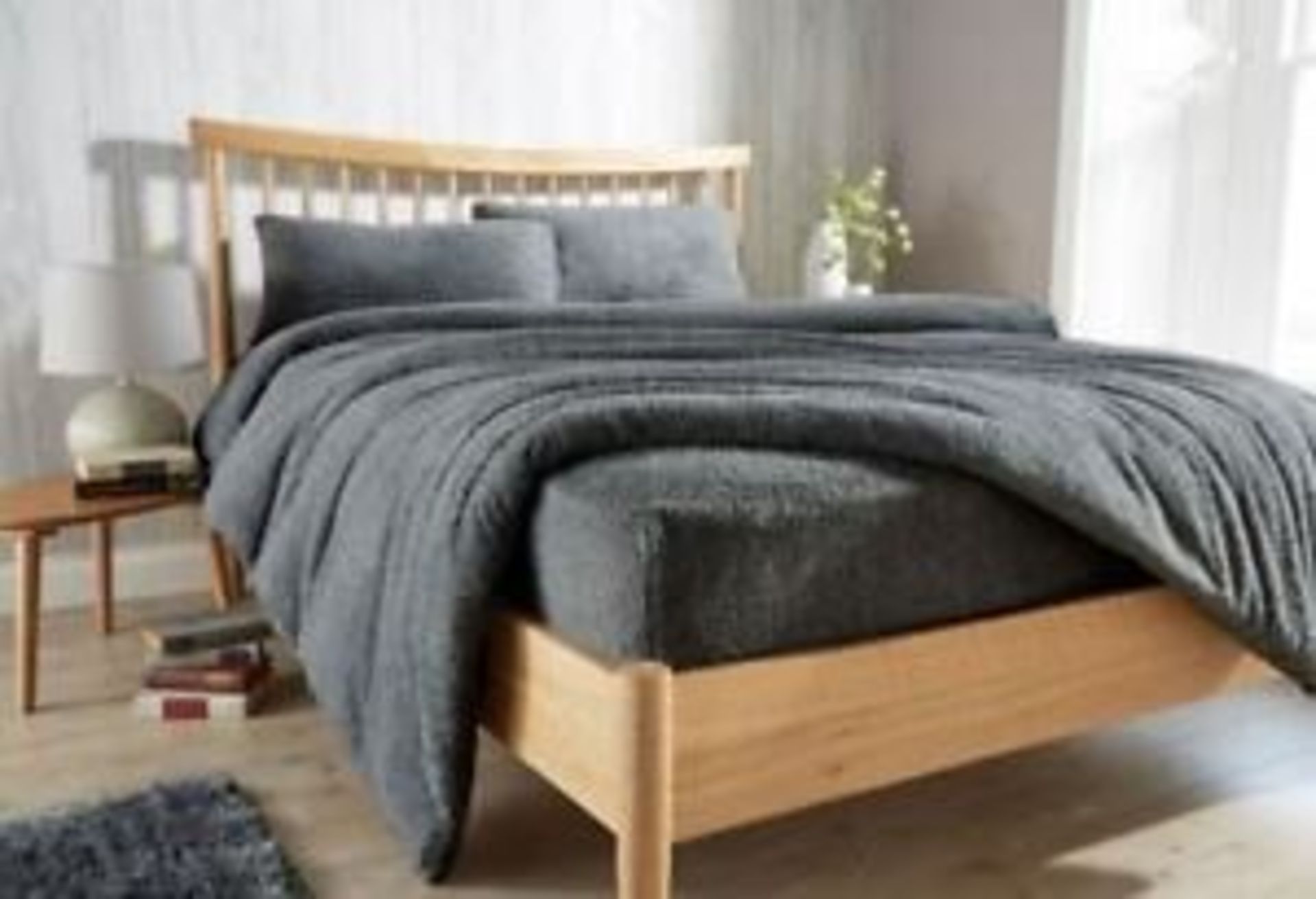 1 BAGGED COSY TEDDY FITTED SINGLE SHEET IN CHARCOAL GREY / RRP £26.99 (PUBLIC VIEWING AVAILABLE) - Image 2 of 2