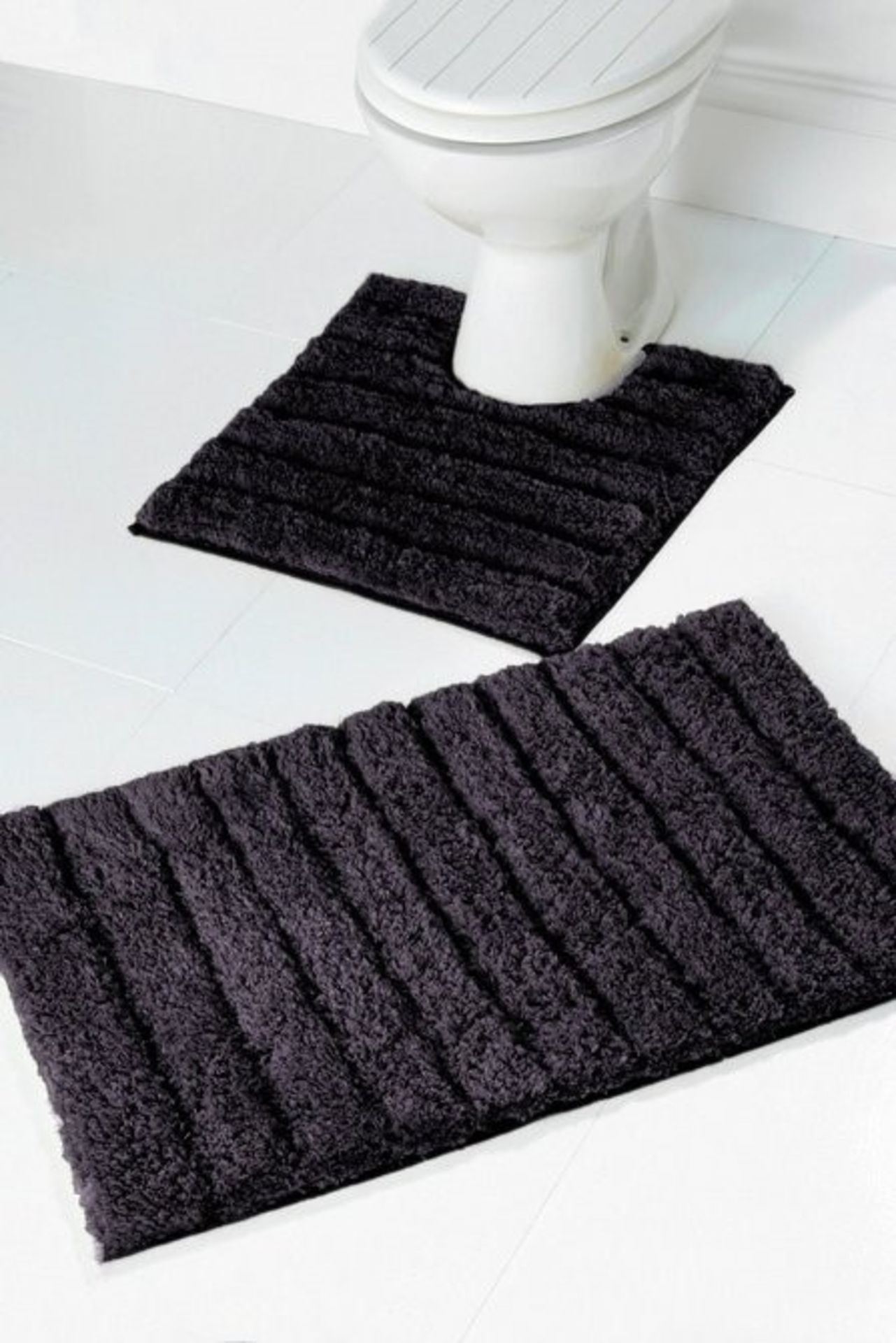 1 BAGGED SUPERSOFT SPARKLING BATH MAT SET IN CHARCOAL (PUBLIC VIEWING AVAILABLE)