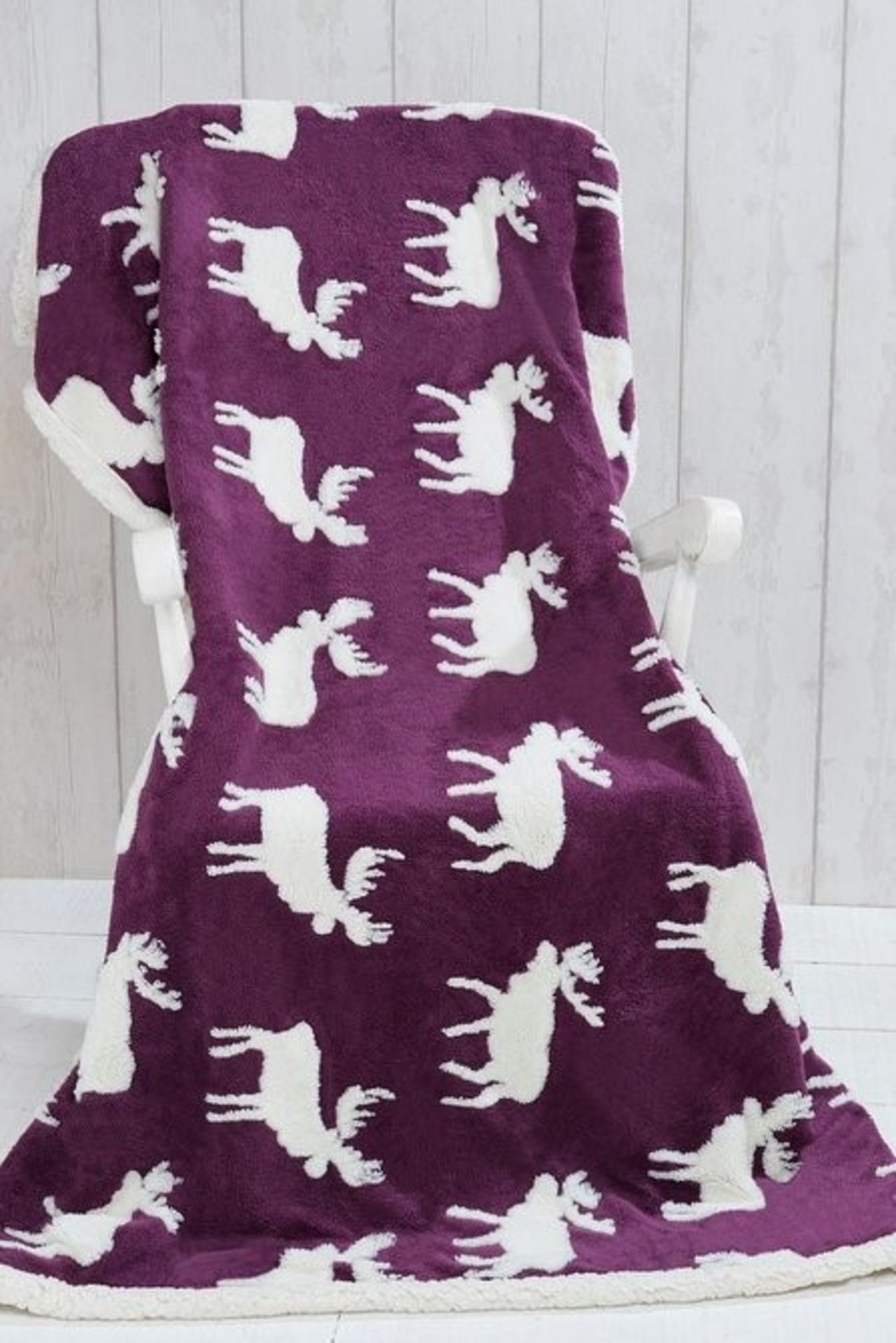 1 BAGGED TEDDY 3D STAG THROW IN PLUM (PUBLIC VIEWING AVAILABLE) - Image 2 of 2