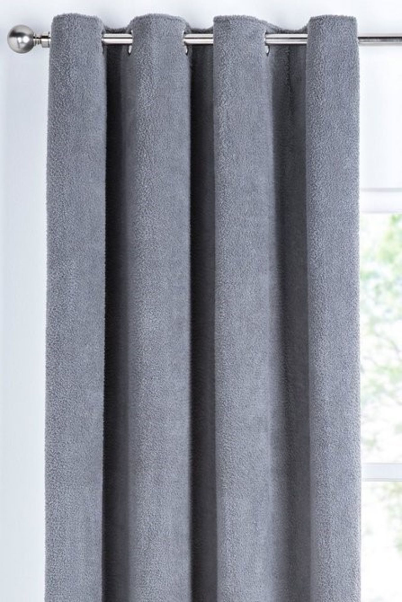 1 BAGGED COSY TEDDY EYELET CURTAINS IN GREY / SIZE UNKNOWN / RRP £33.99 (PUBLIC VIEWING AVAILABLE)