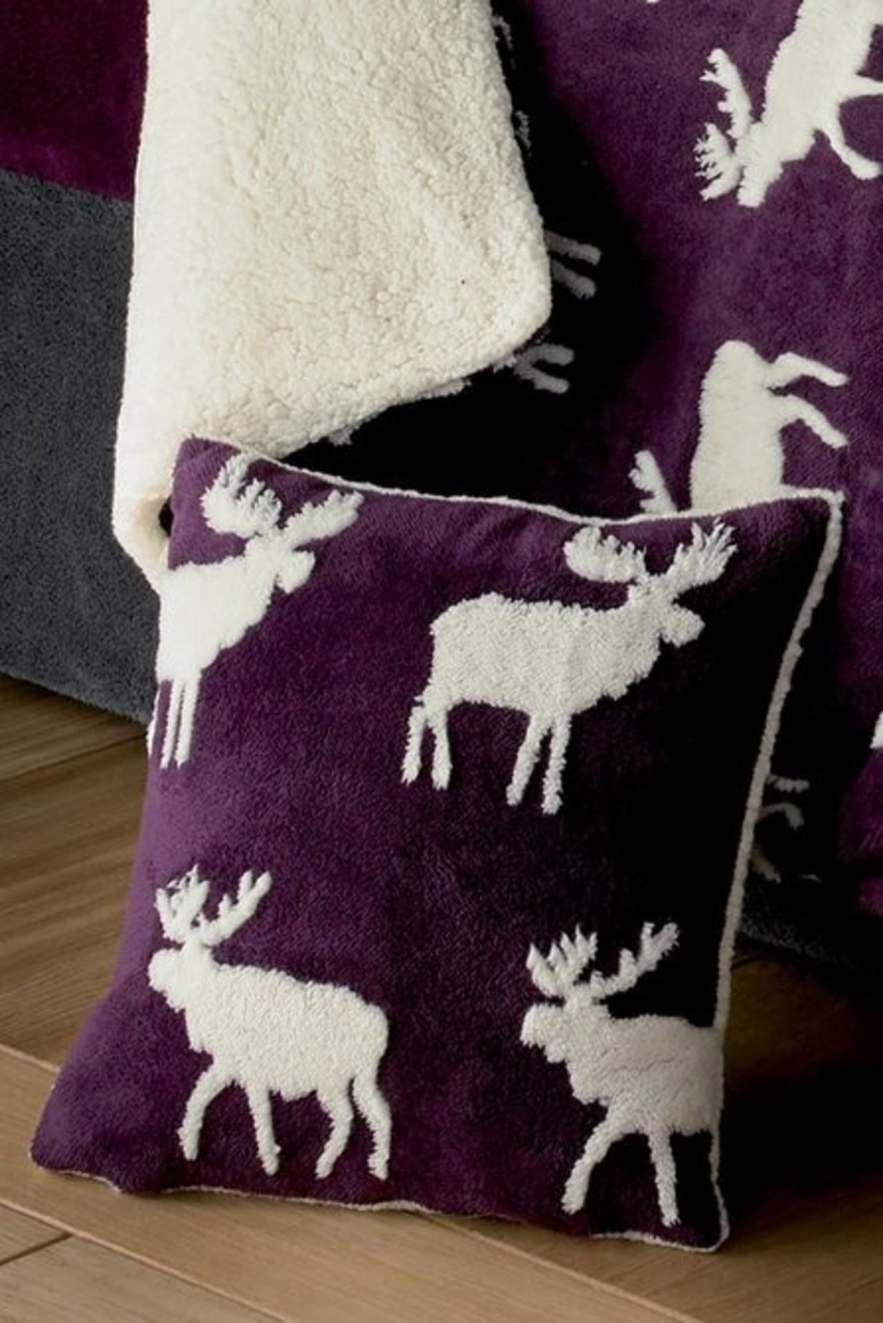 1 BAGGED WARM AND COSY TEDDY 3D STAG CUSHION COVER IN PLUM (PUBLIC VIEWING AVAILABLE) - Image 2 of 2
