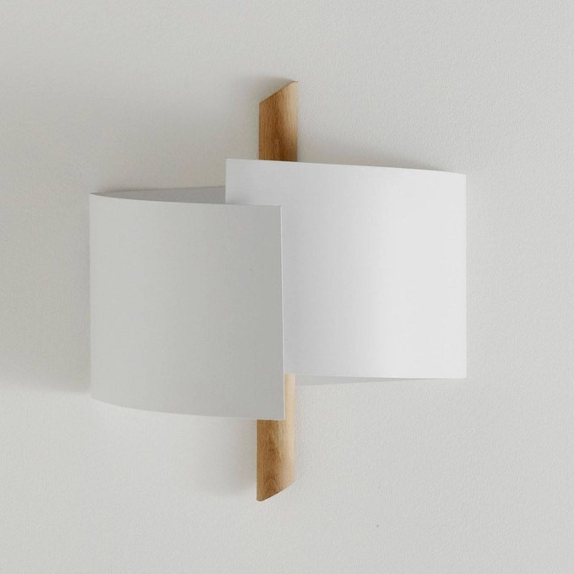 1 GRADE B BOXED DESIGNER STOLICO WOOD AND METAL WALL LIGHT IN WHITE / RRP £85.00 (PUBLIC VIEWING