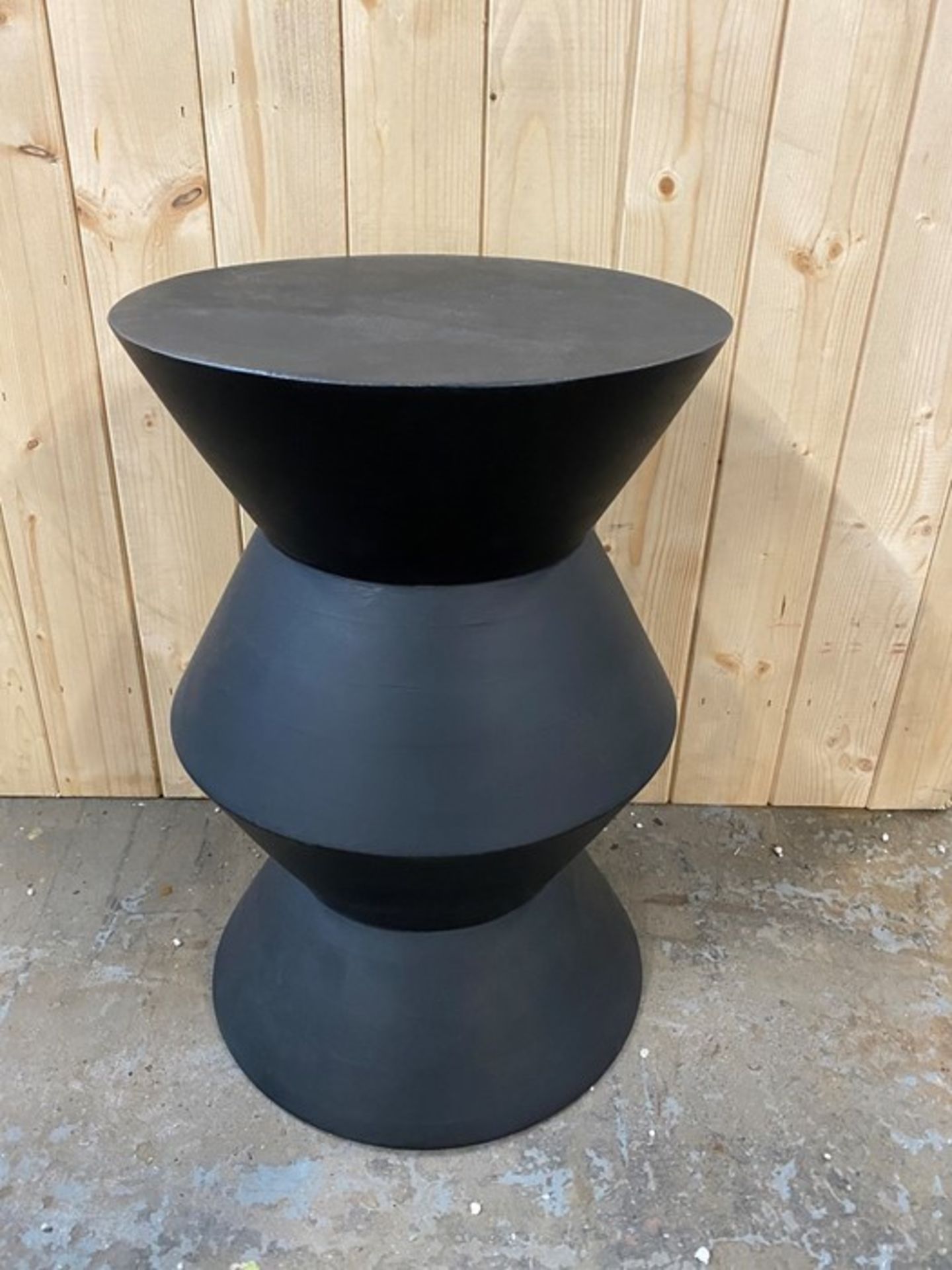 1 GRADE A BOXED DESIGNER MANGO SIDE TABLE IN BLACK / RRP £135.00 (PUBLIC VIEWING AVAILABLE)