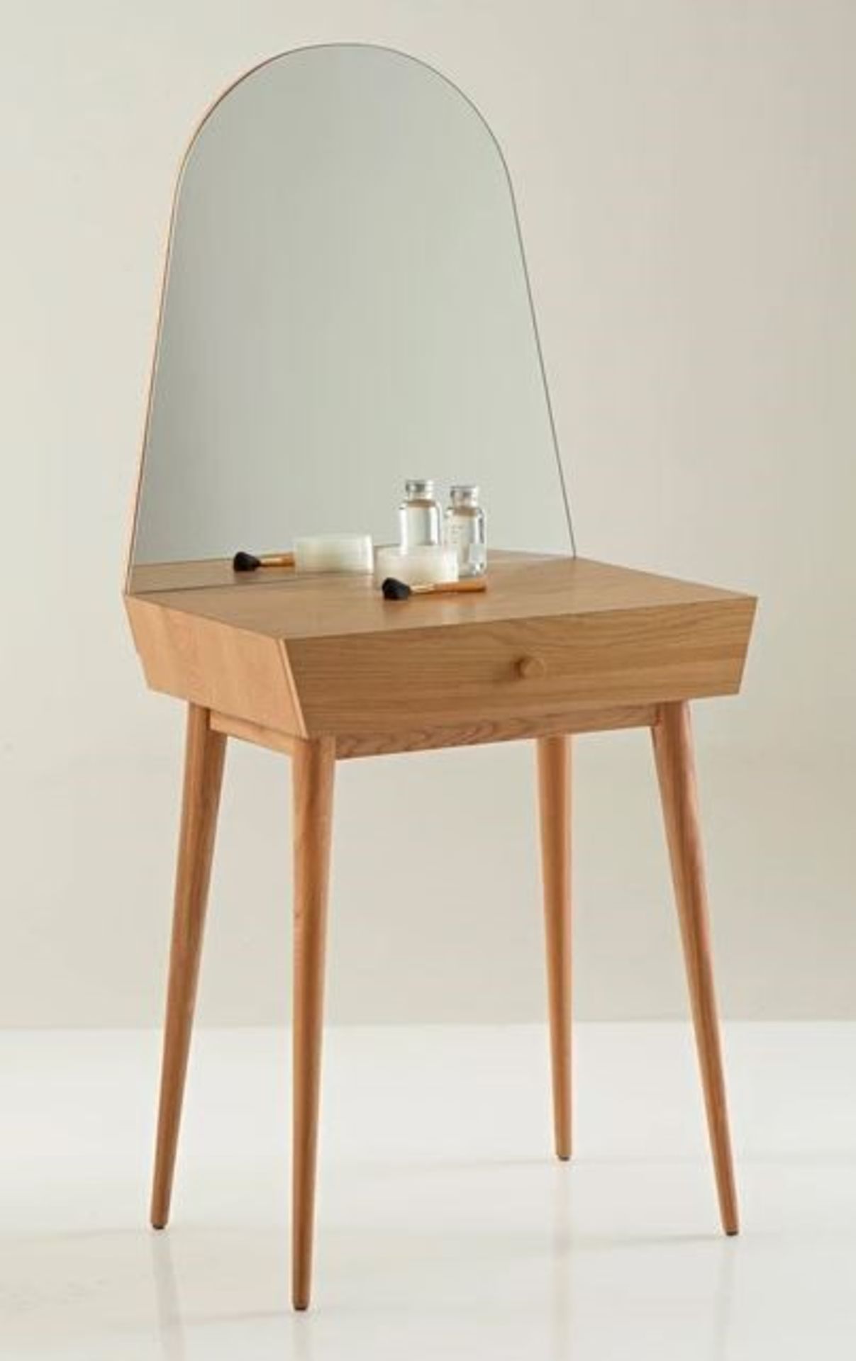 1 GRADE B BOXED DESIGNER CLAIROY 1 DRAWER SCANDI STYLE DRESSING TABLE IN OAK / RRP £165.00 **NO