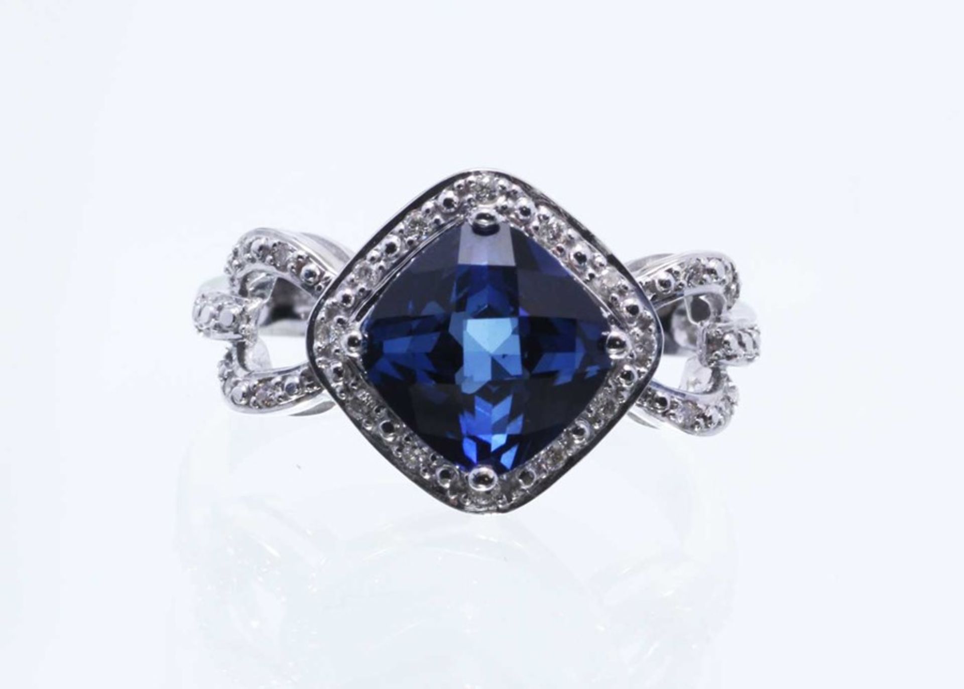 Valued by GIE £4,895.00 - 9ct White Gold Diamond Cluster Ring 0.51 Carats - 8180078, Colour-D, - Image 4 of 7