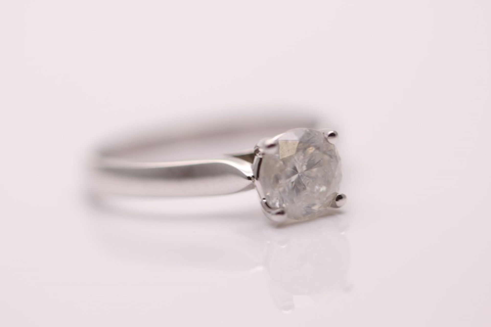 18CT WHITE GOLD LADIES DIAMOND SOLITAIRE RING - Image 2 of 4