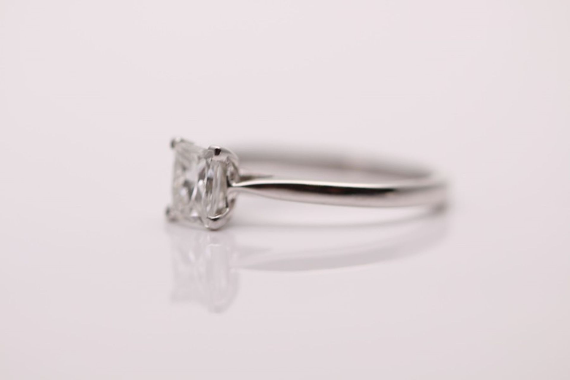 18CT WHITE GOLD LADIES PRINCESS CUT DIAMOND RING - Image 3 of 4