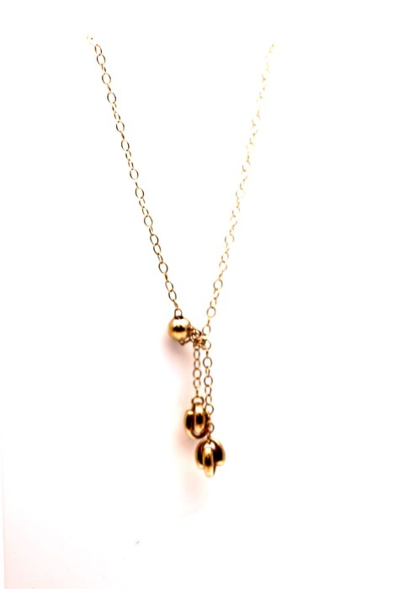 9CT YELLOW GOLD NECKLACE SET WITH THREE ROUND SHAPED DROPS