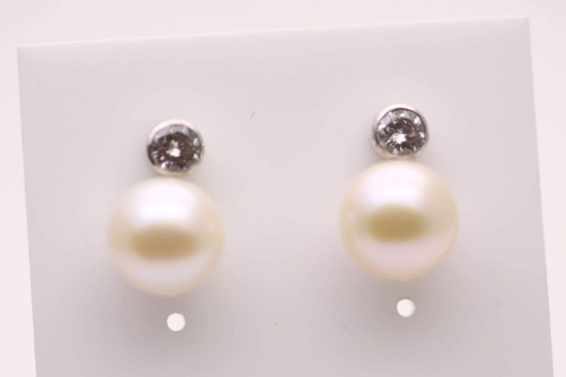 18CT WHITE GOLD LADIES DIAMOND AND PEARL EARRINGS