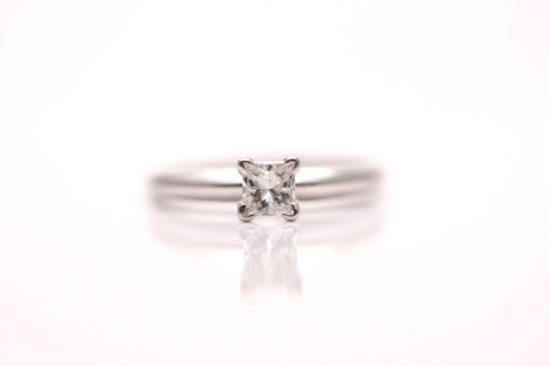 18CT WHITE GOLD LADIES PRINCESS CUT DIAMOND RING