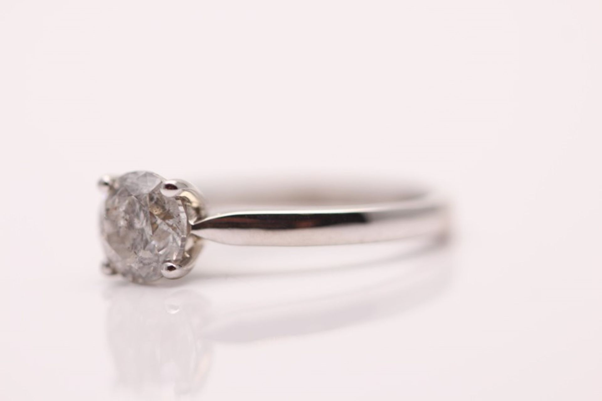 18CT WHITE GOLD LADIES DIAMOND SOLITAIRE RING - Image 3 of 4