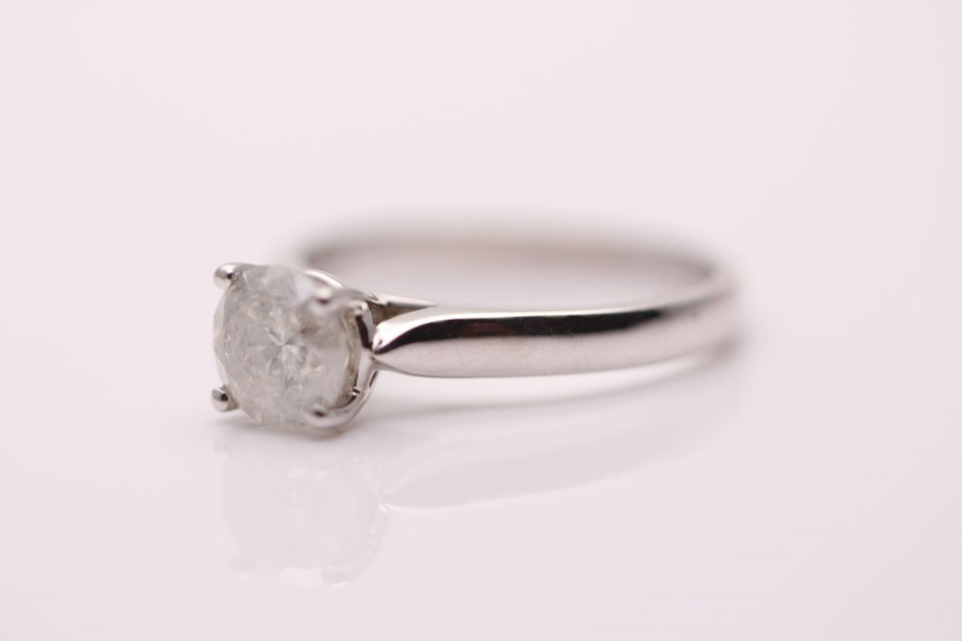 18CT WHITE GOLD LADIES DIAMOND SOLITAIRE RING - Image 3 of 4