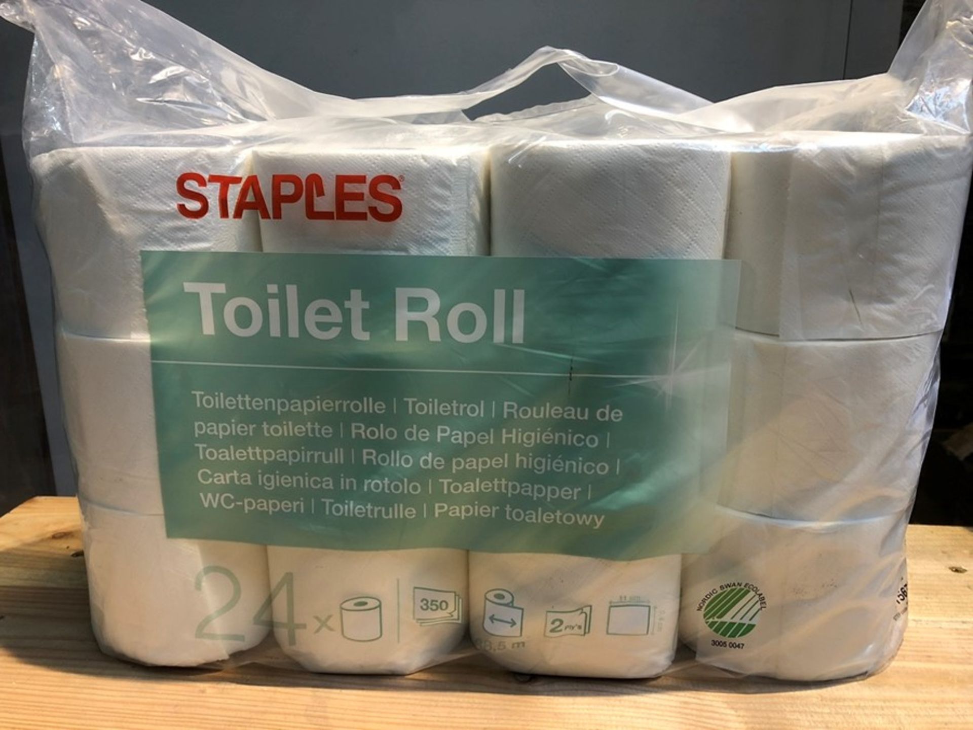 1 LOT TO CONTAIN SET OF 24 STAPLES TOILET ROLLS / PN - 863 (PUBLIC VIEWING AVAILABLE)