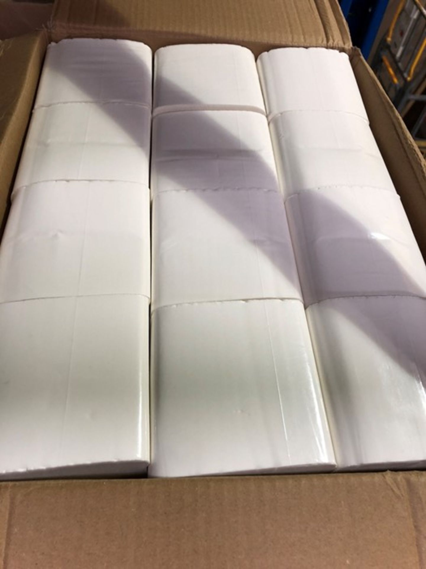 1 BOX TO CONTAIN 36 PACKS OF PAPER HAND TOWELS - 250 SHEETS PER PACK / PN - 871 (PUBLIC VIEWING