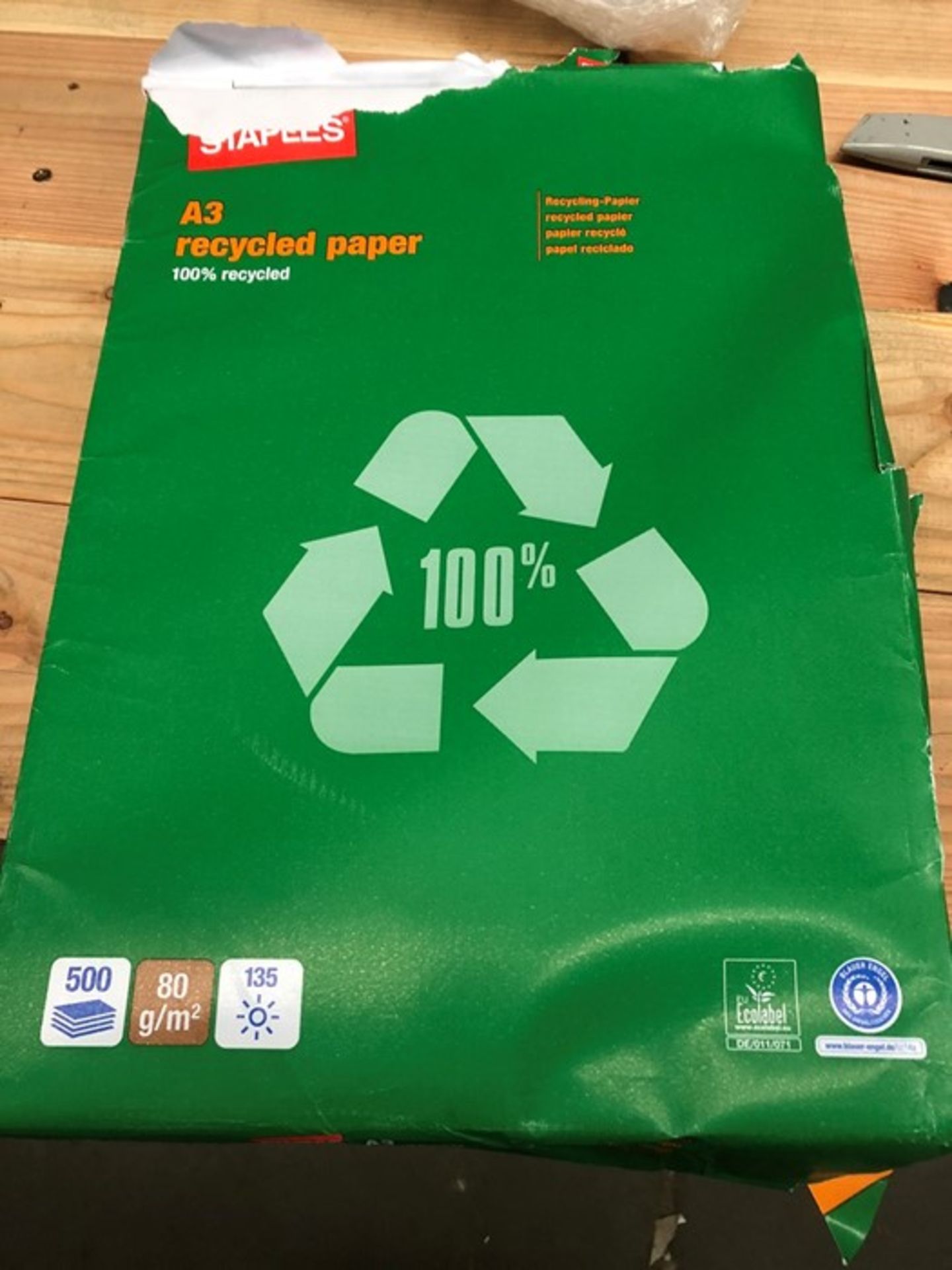 1 BAGGED SET OF 500 SHEETS OF STAPLES A3 RECYCLED PAPER IN WHITE / PN - 880 (PUBLIC VIEWING