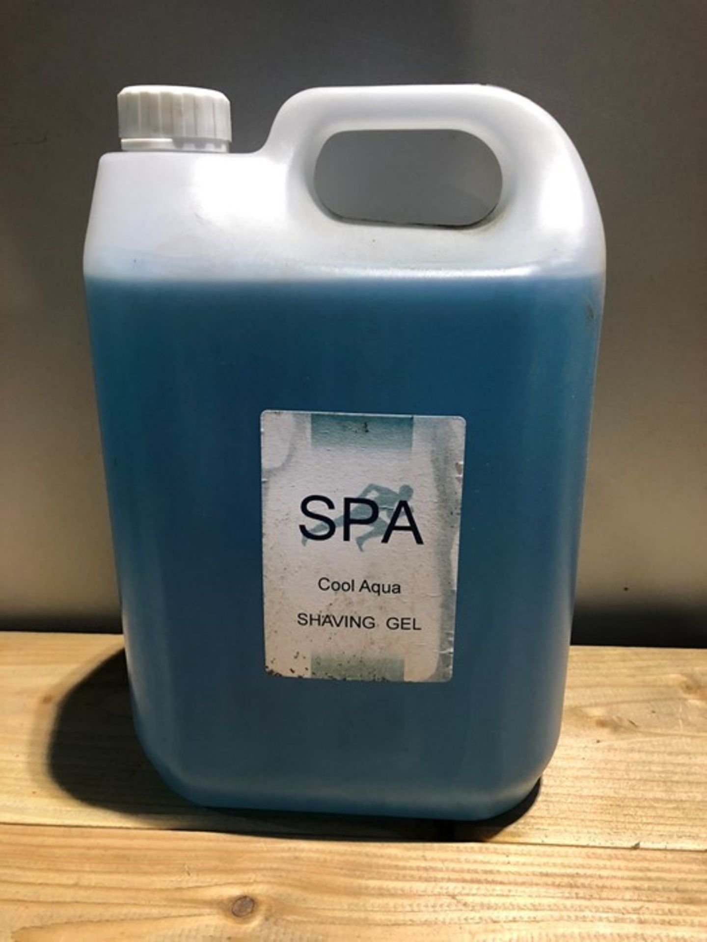 1 LOT TO CONTAIN 2 BOTTLES OF SPA COOL AQUA SHAVING GEL (PUBLIC VIEWING AVAILABLE)